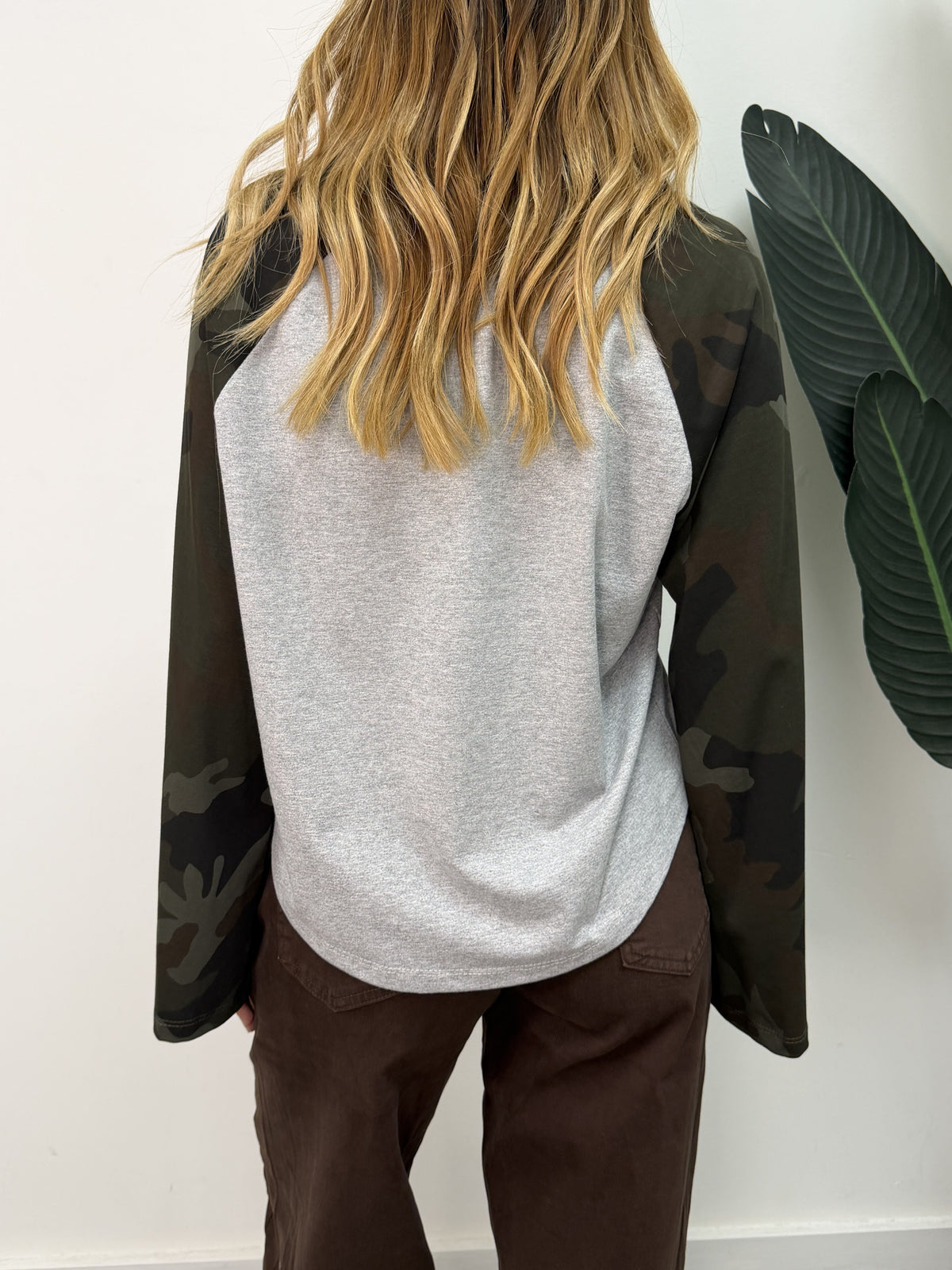 T-shirt baseball maniche a campana camouflage Vicolo