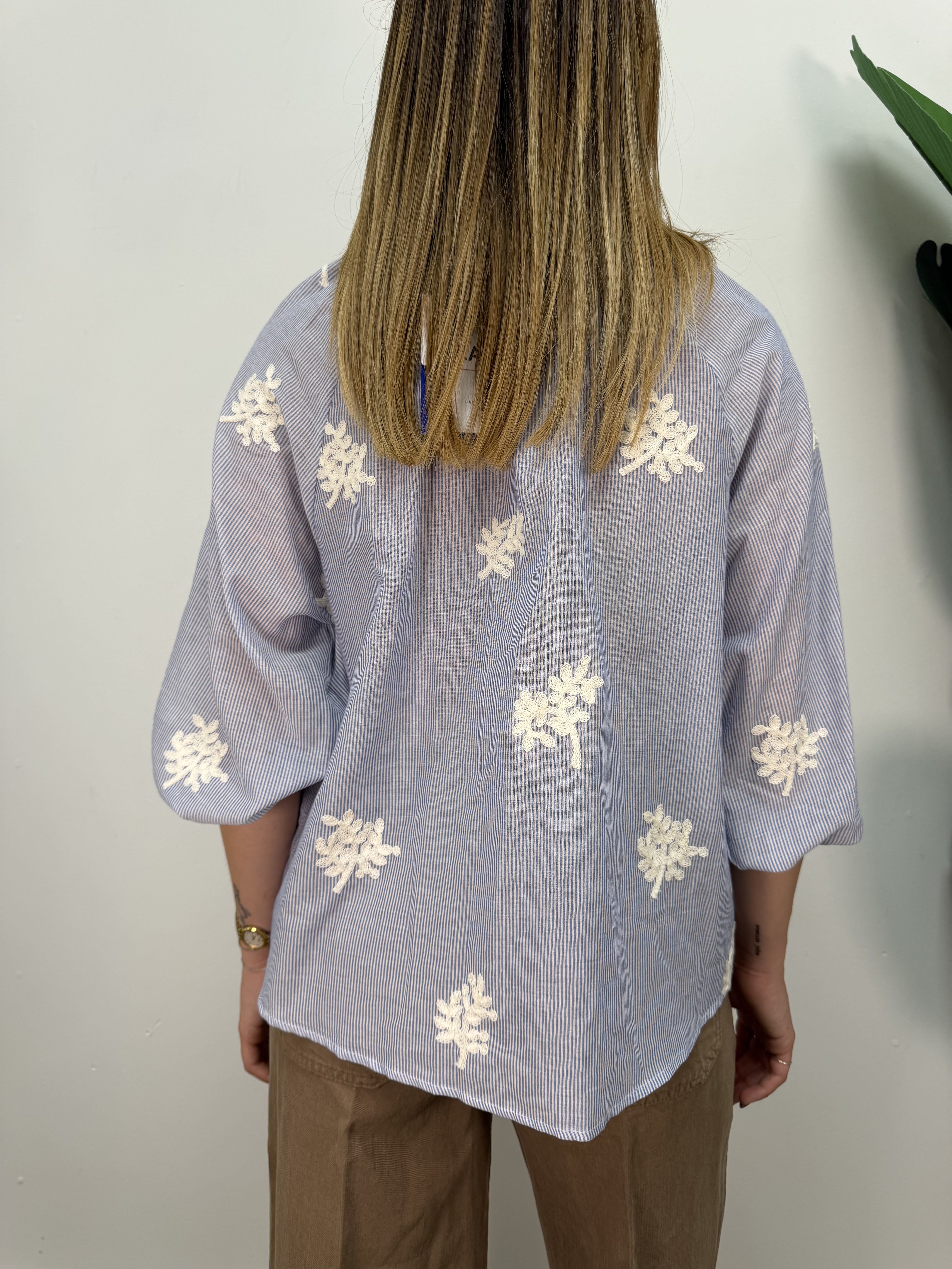 Blusa bacchettata con ricami floreali Please