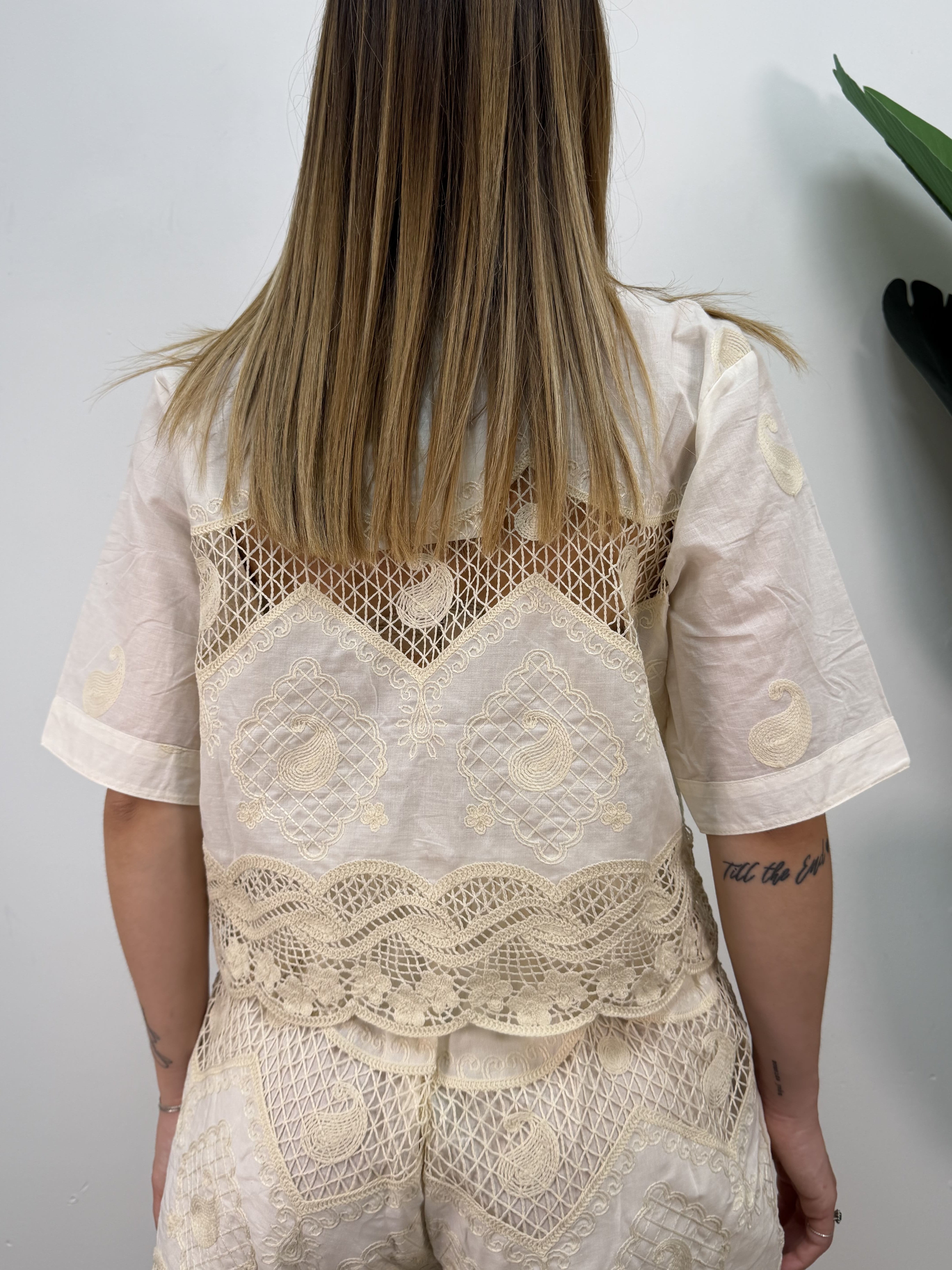 Camicia crop in cotone macramè MyD