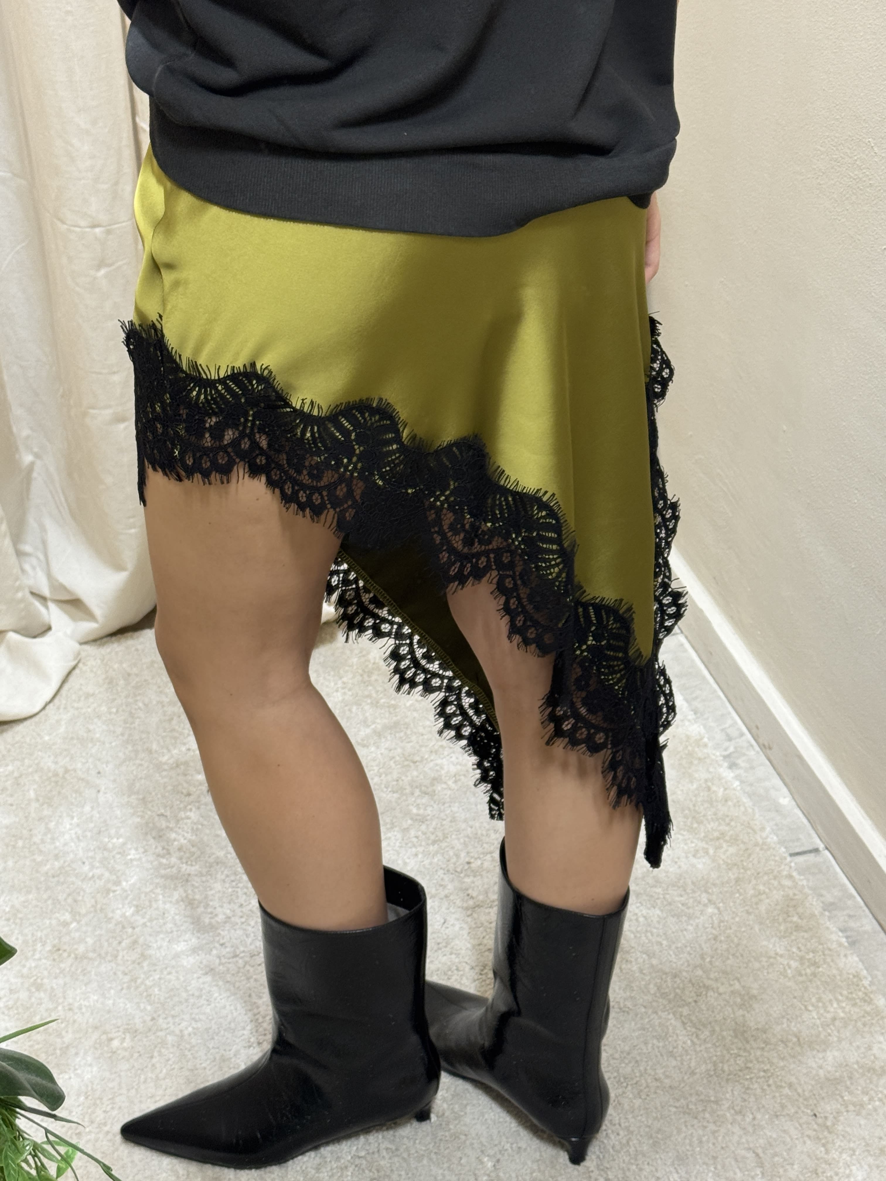 Gonna asimmetrica in satin e pizzo HaveOne