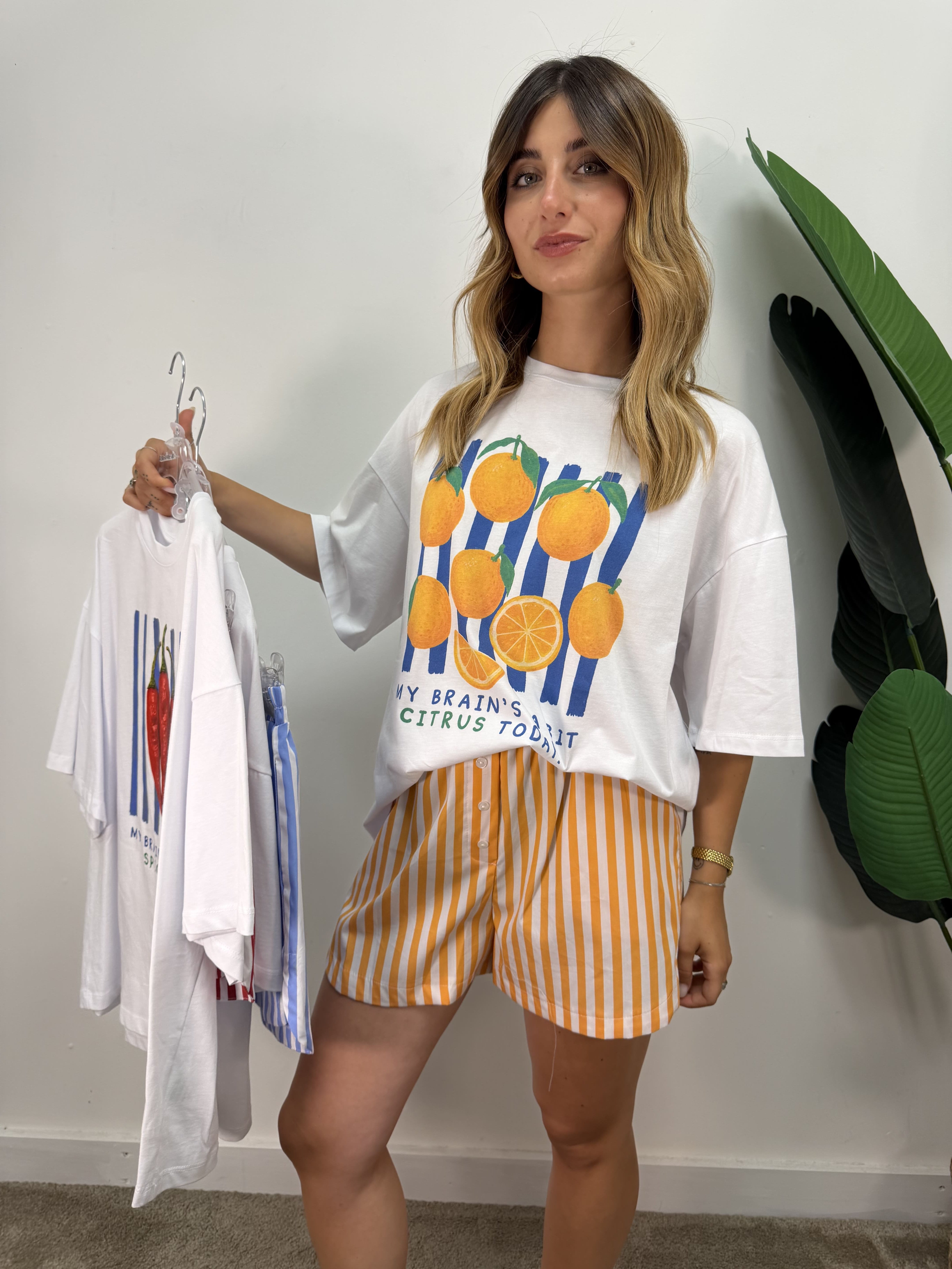 Coord-set t-shirt "arance" e short righe Tensione In