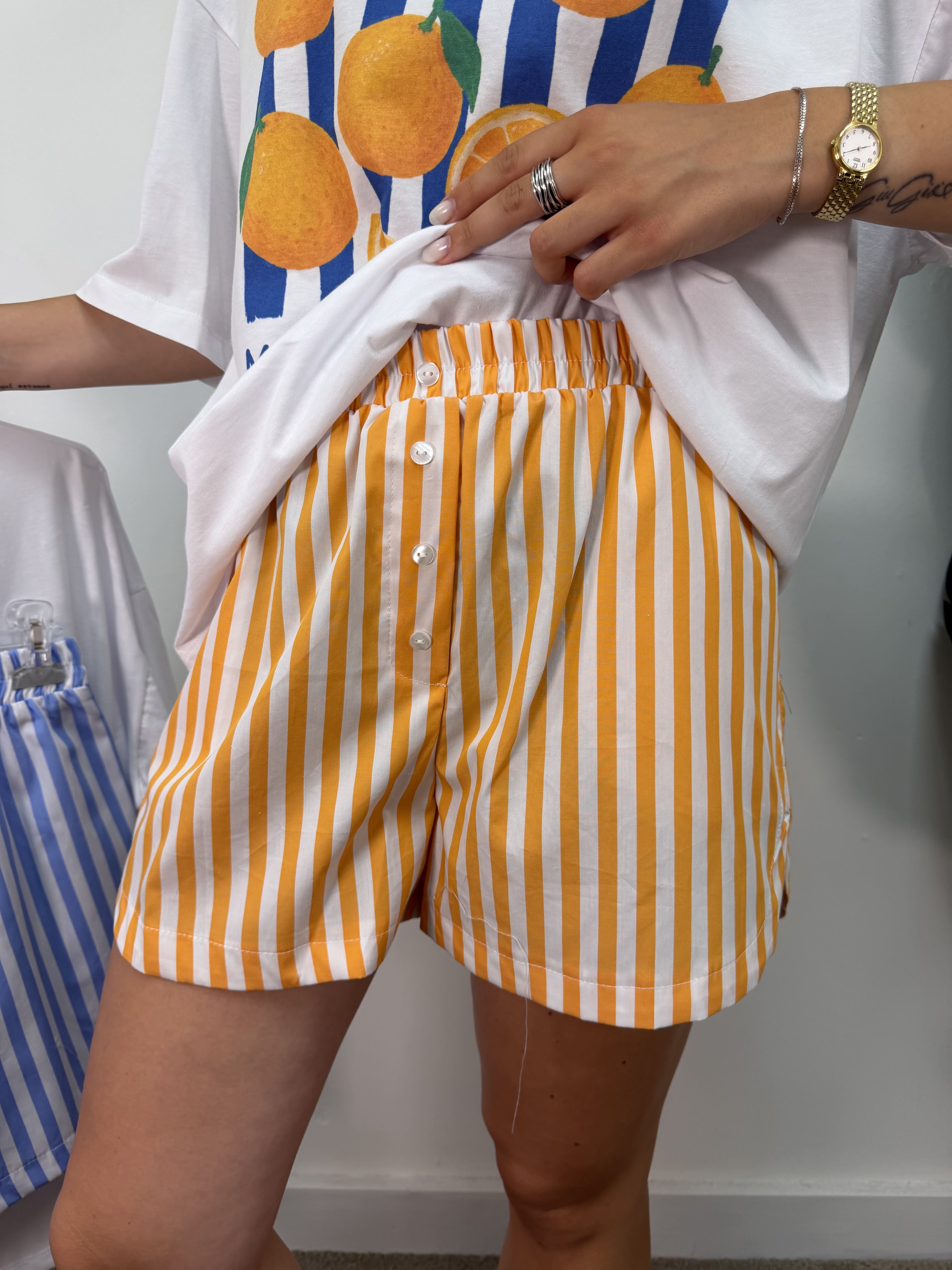 Coord-set t-shirt "arance" e short righe Tensione In