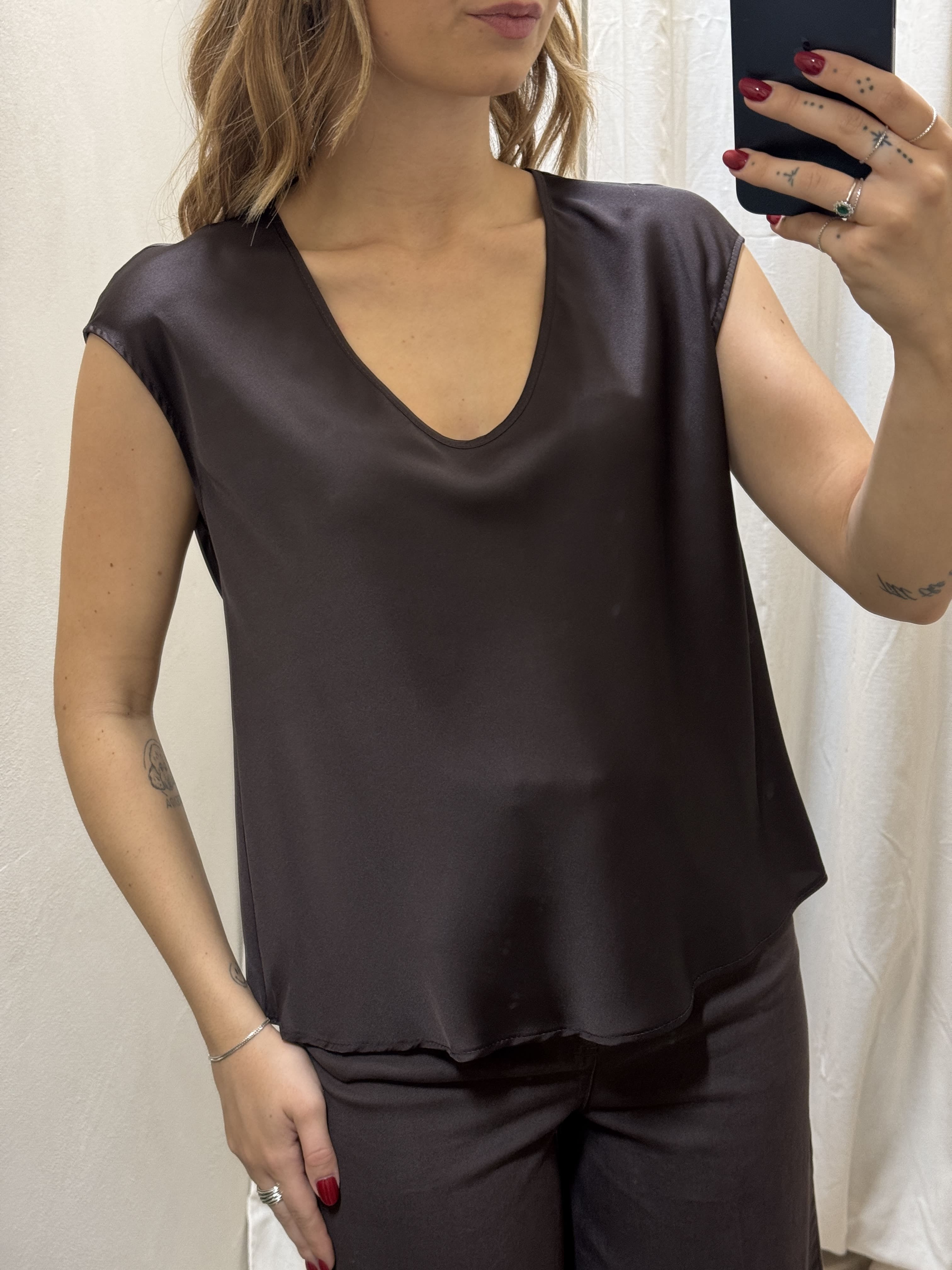 Blusa smanicata in viscosa scollo V Imperial