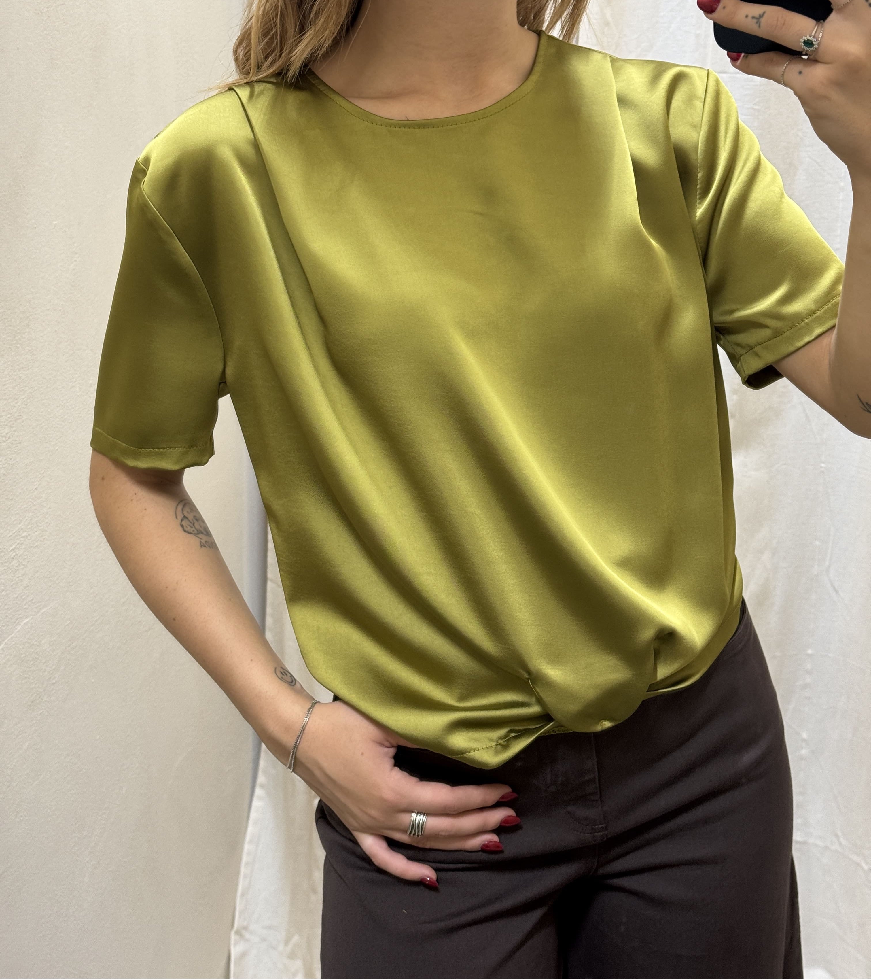 Blusa girocollo in raso con nodo Imperial