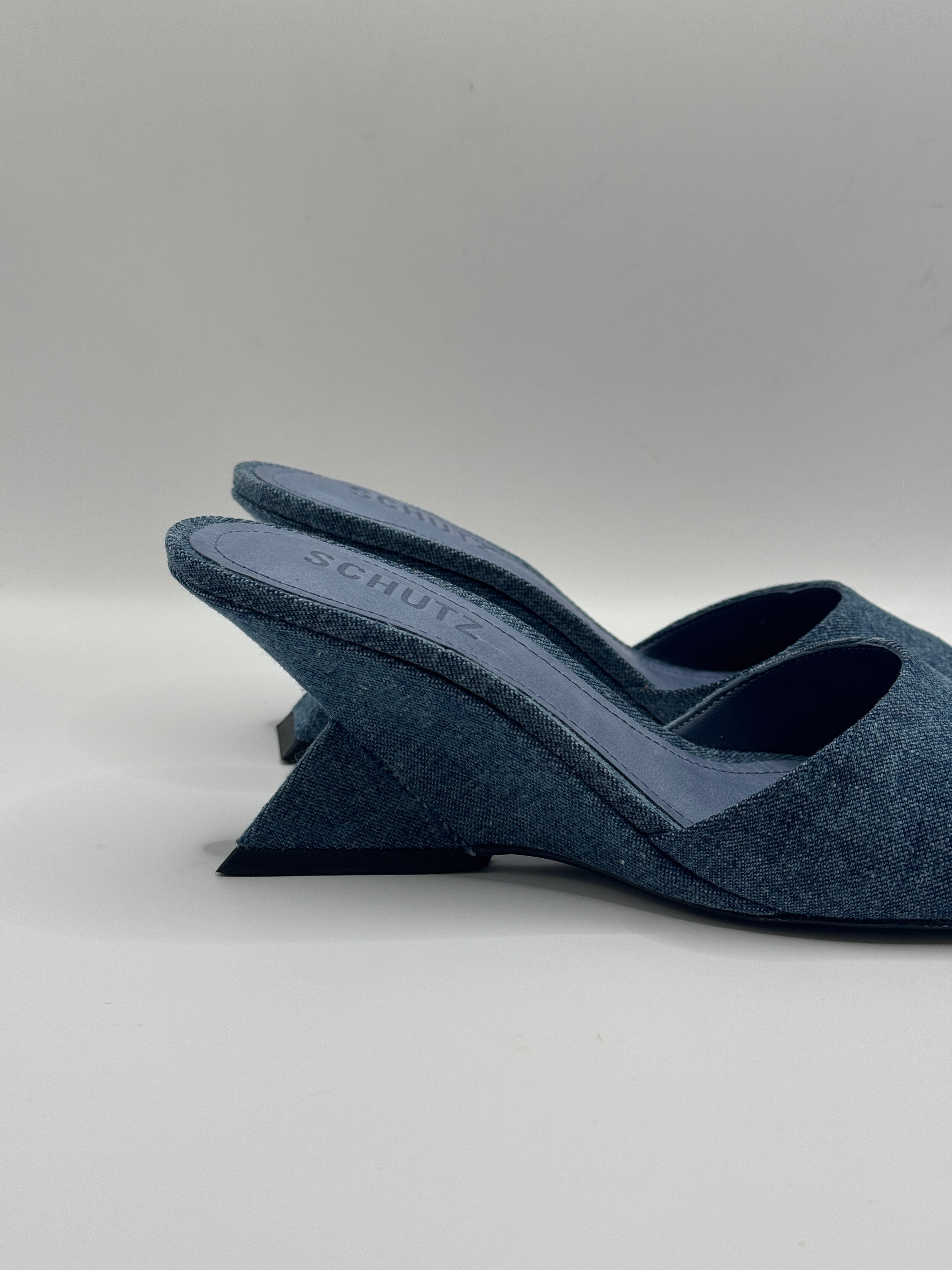Mule con tacco in denim Schutz