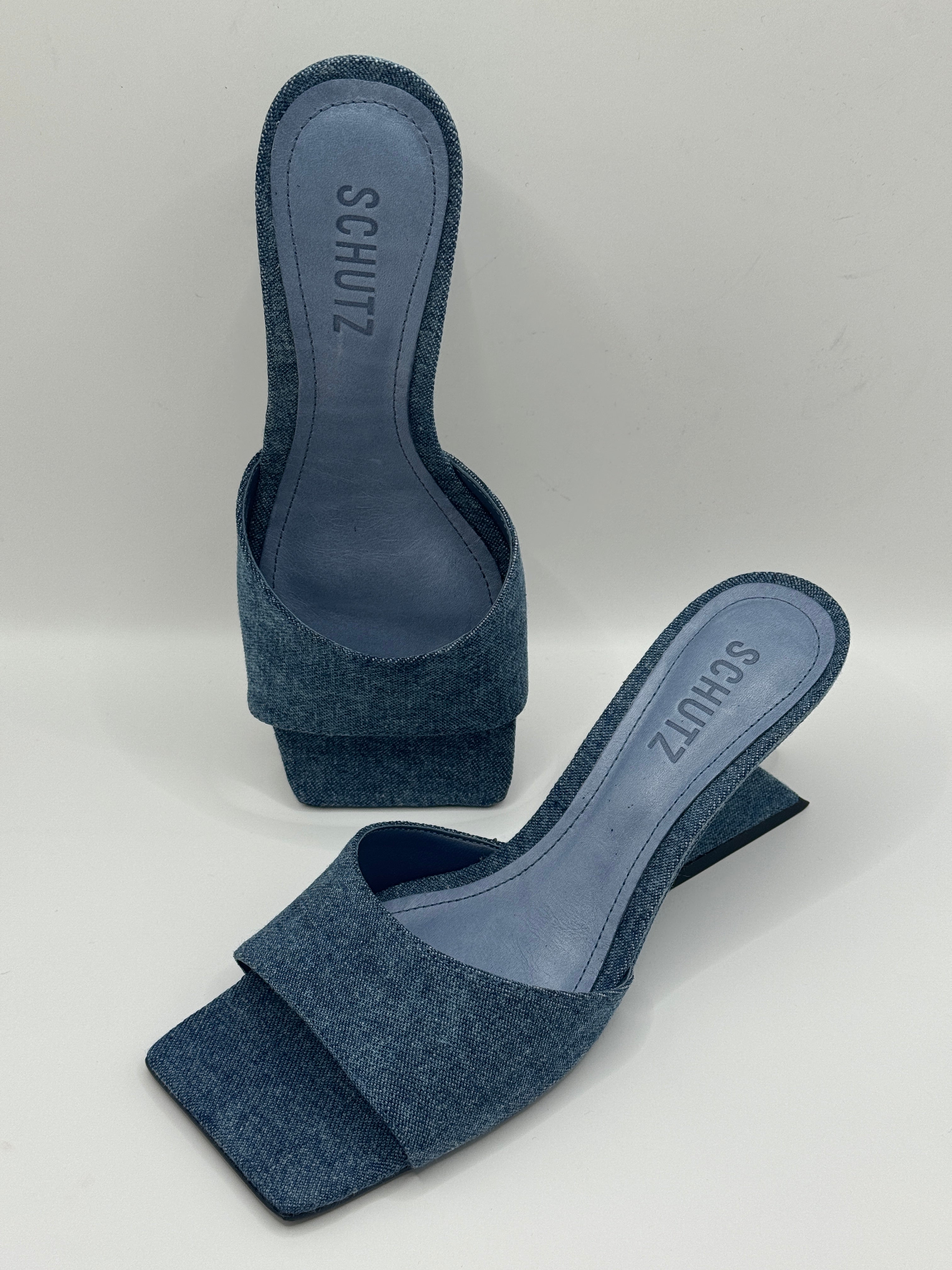 Mule con tacco in denim Schutz