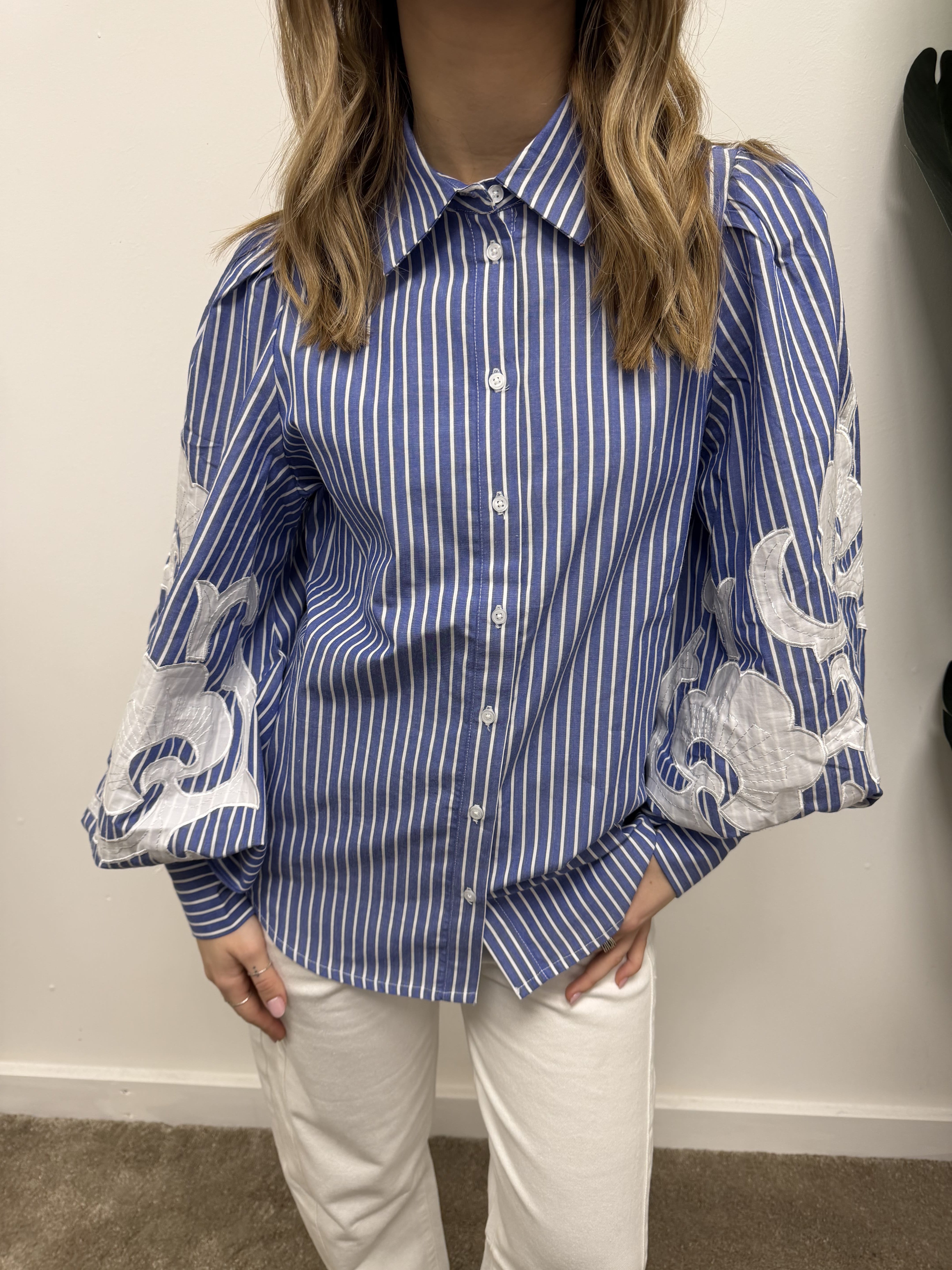 Camicia bacchettata con ricami BSB