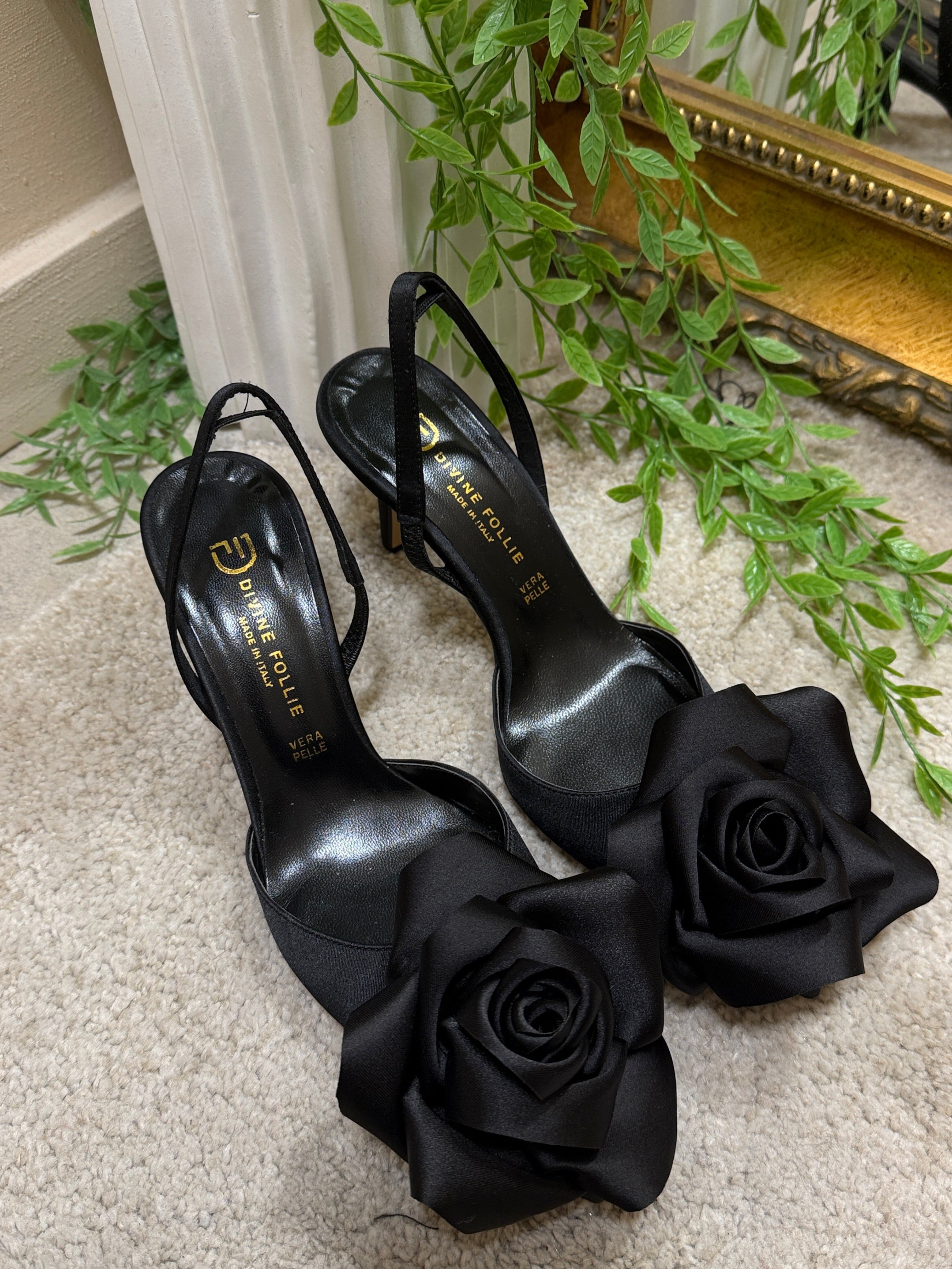 Slingback in raso con fiore maxi Divine Follie