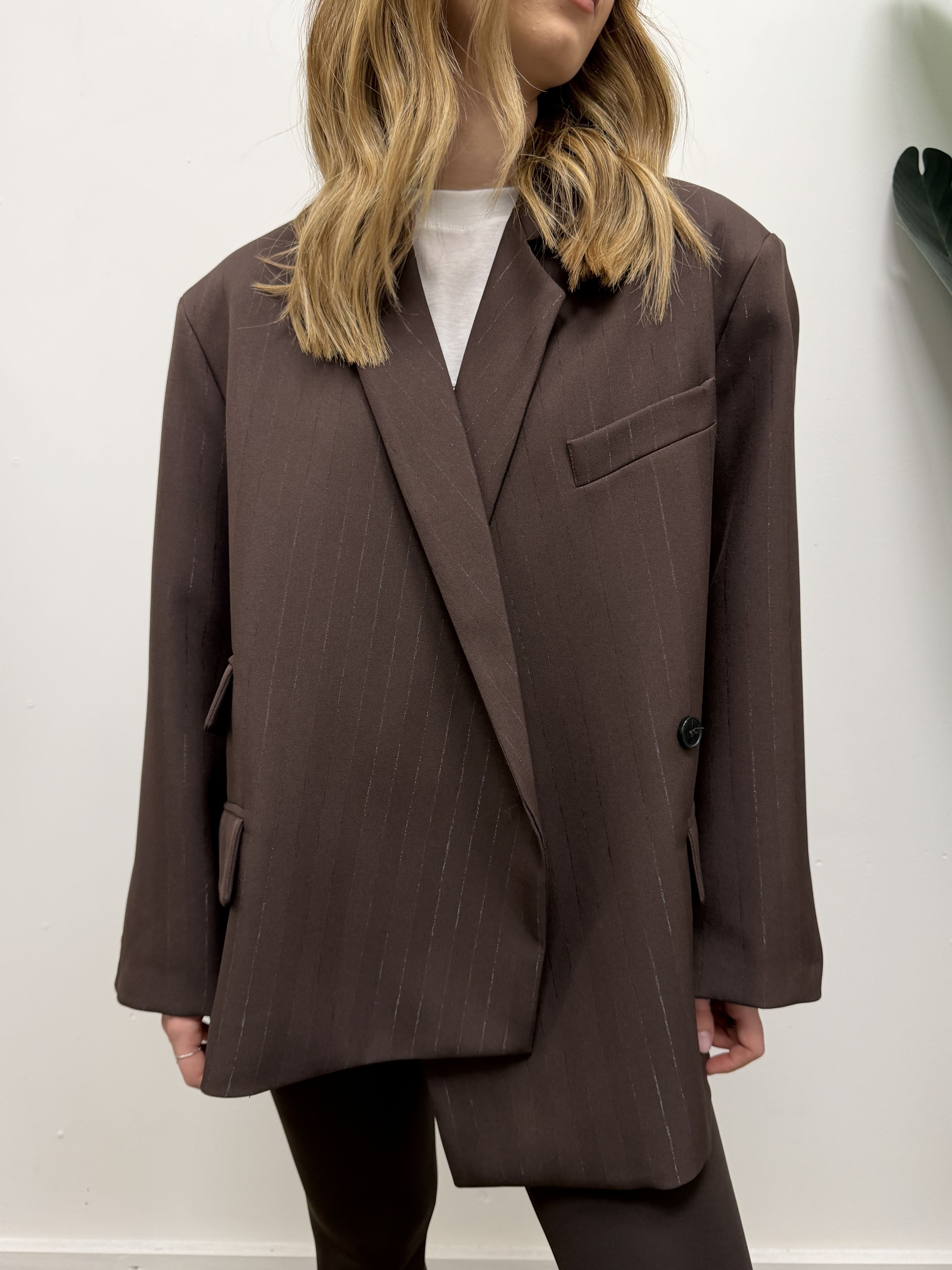 Giacca over gessata bottone storto VICOLO