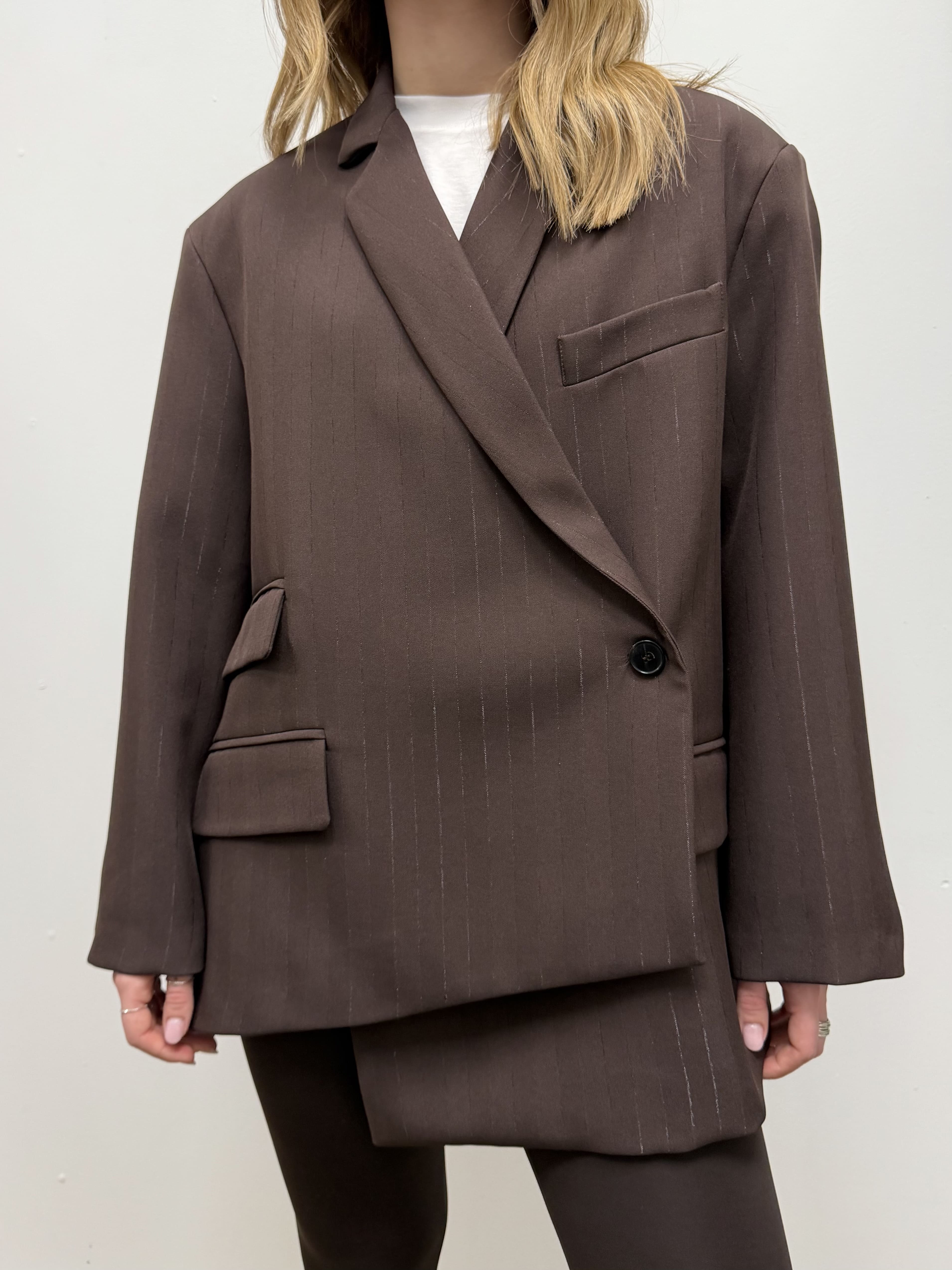 Giacca over gessata bottone storto VICOLO