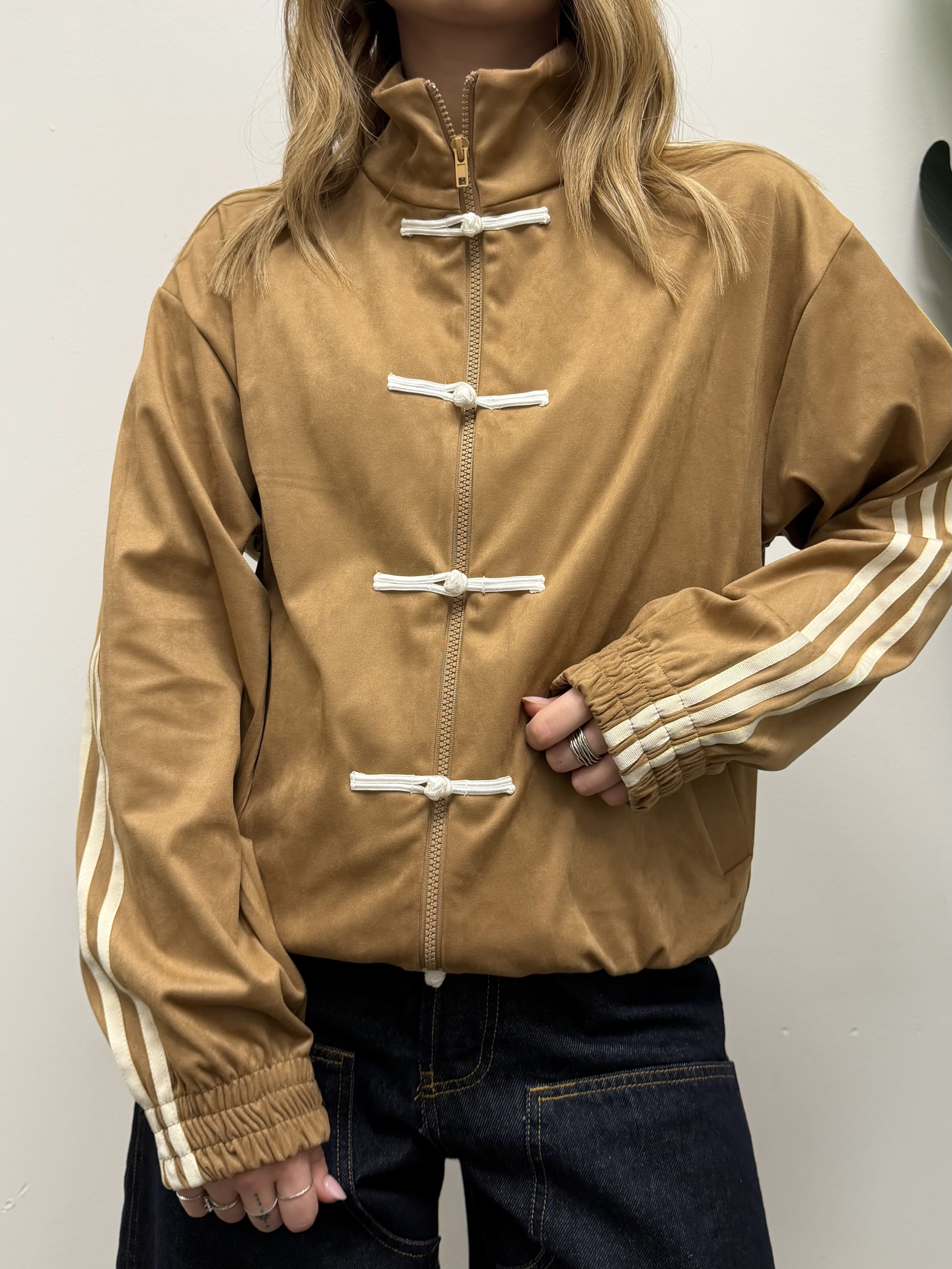 Giacchino in eco-dainetto con alamari Tensione In