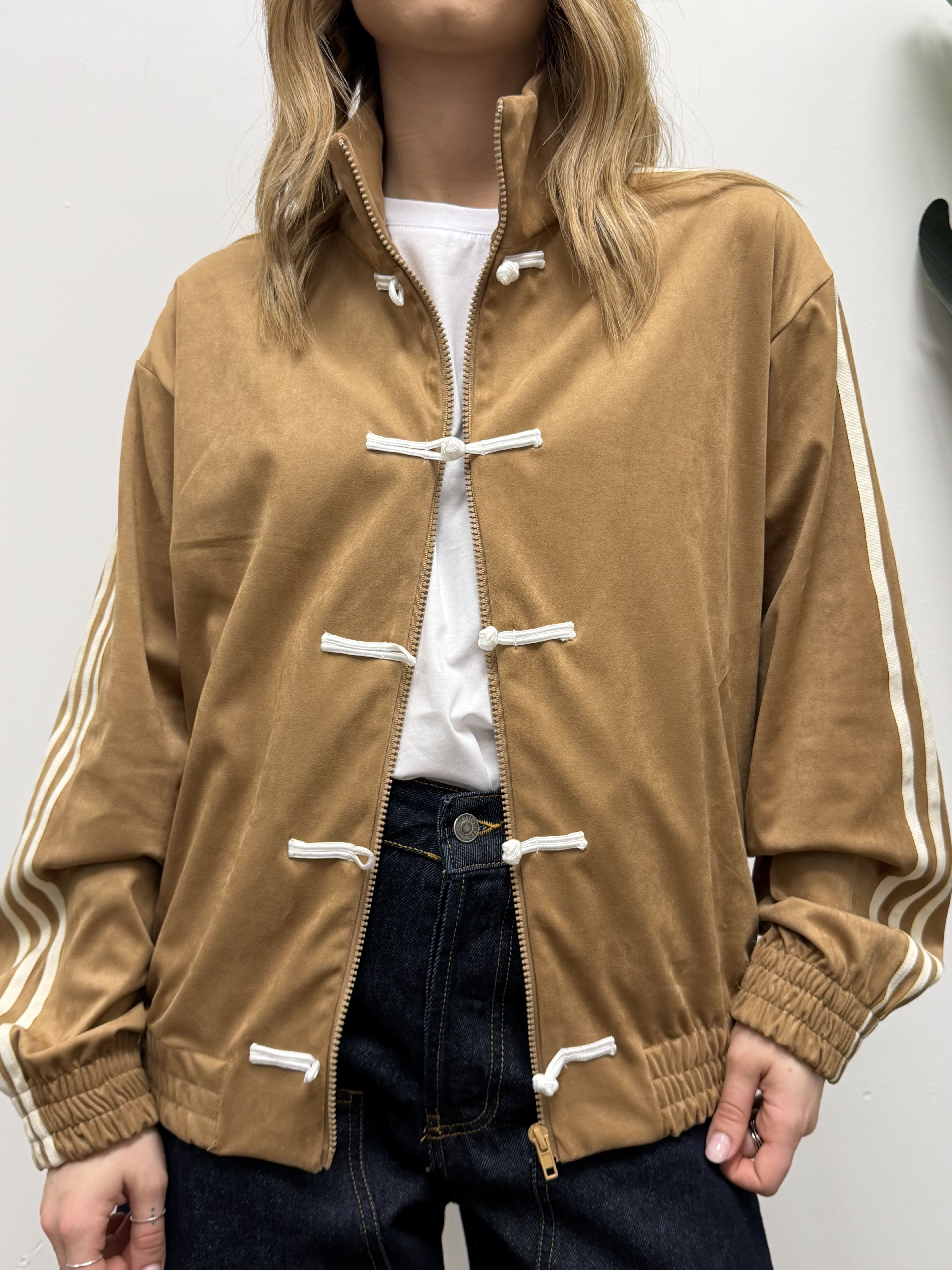 Giacchino in eco-dainetto con alamari Tensione In