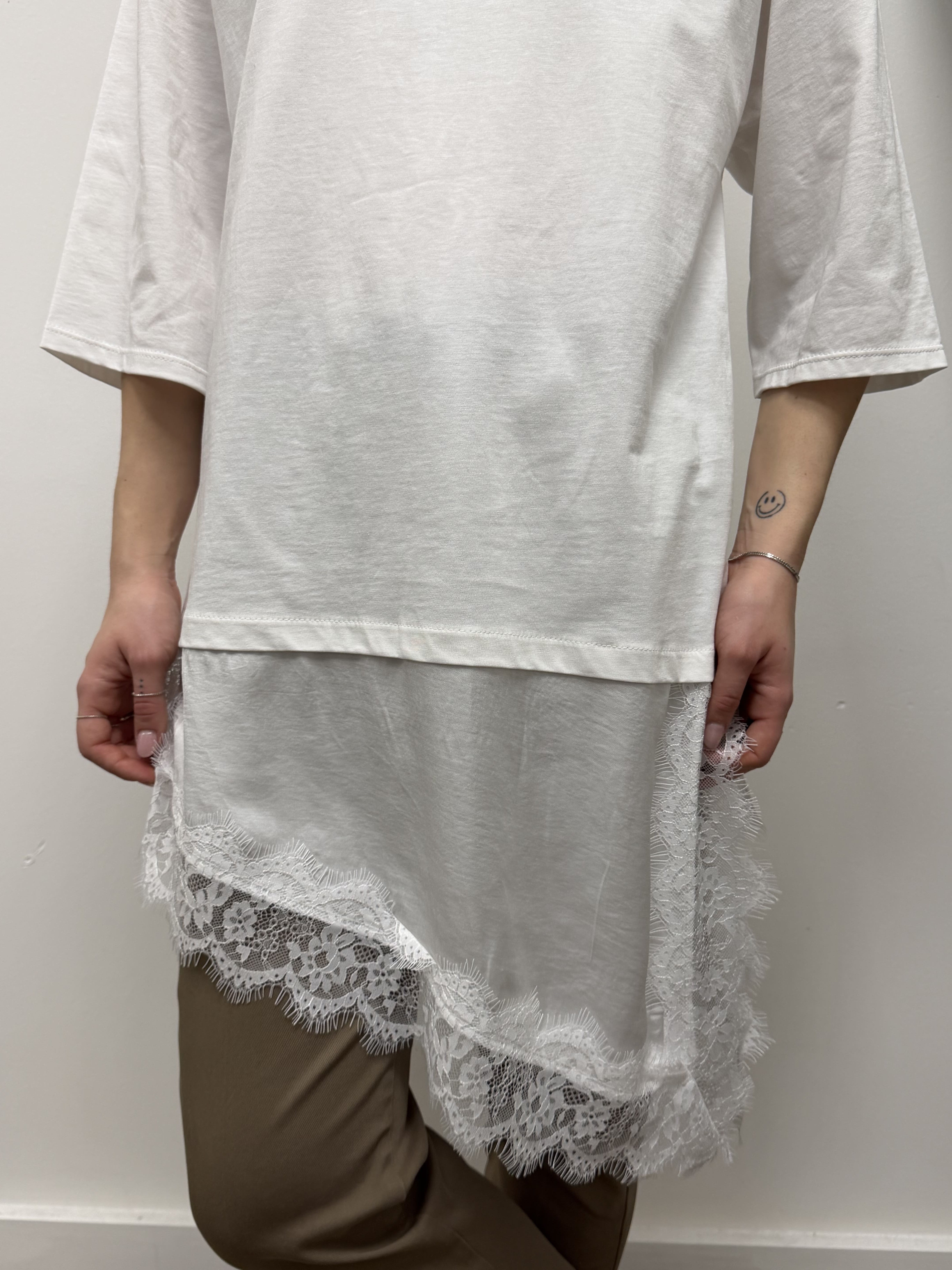 T-Shirt girocollo fondo trasversale in pizzo Susy Mix