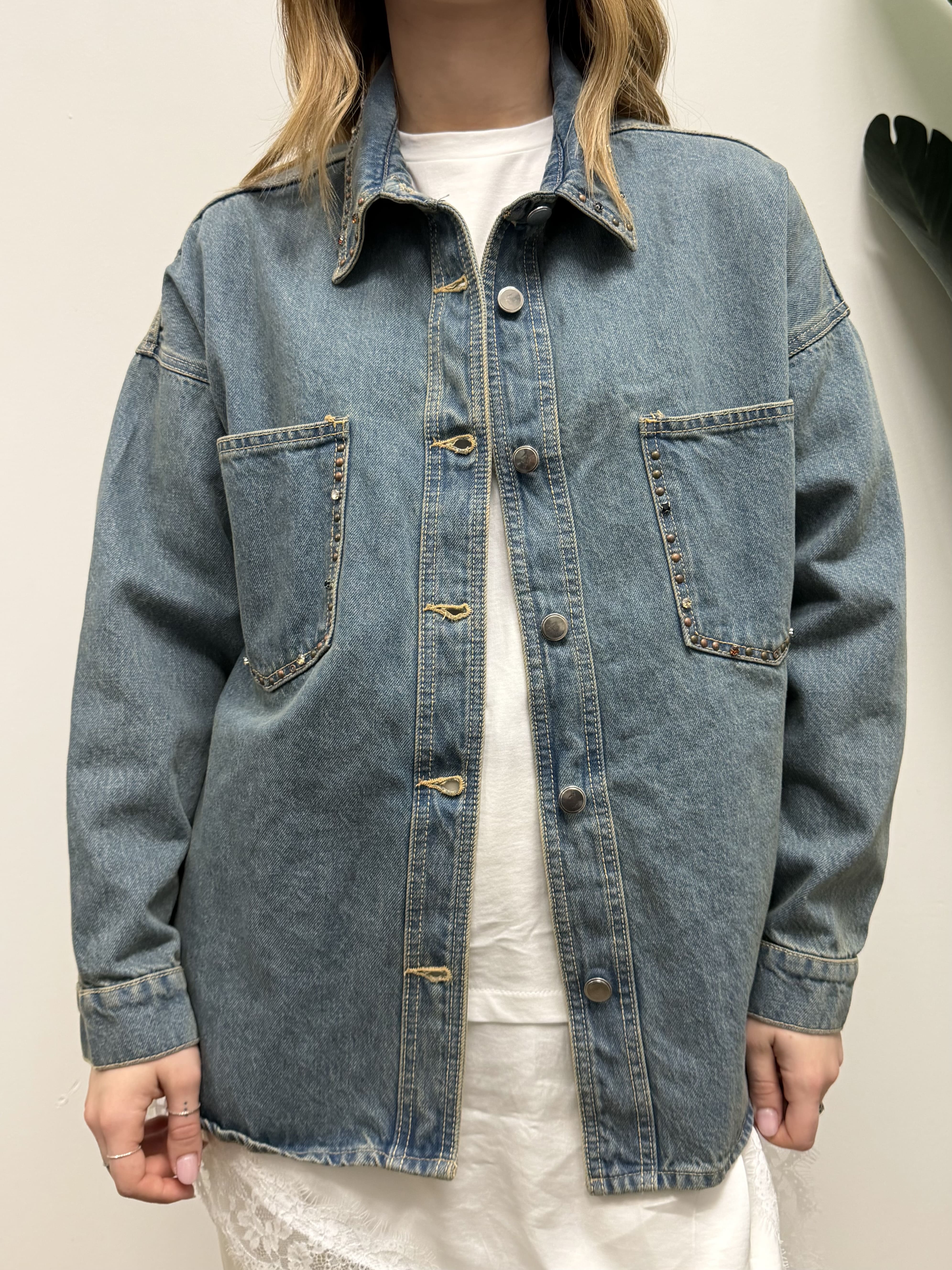 Camicia over in denim con borchie Susy Mix