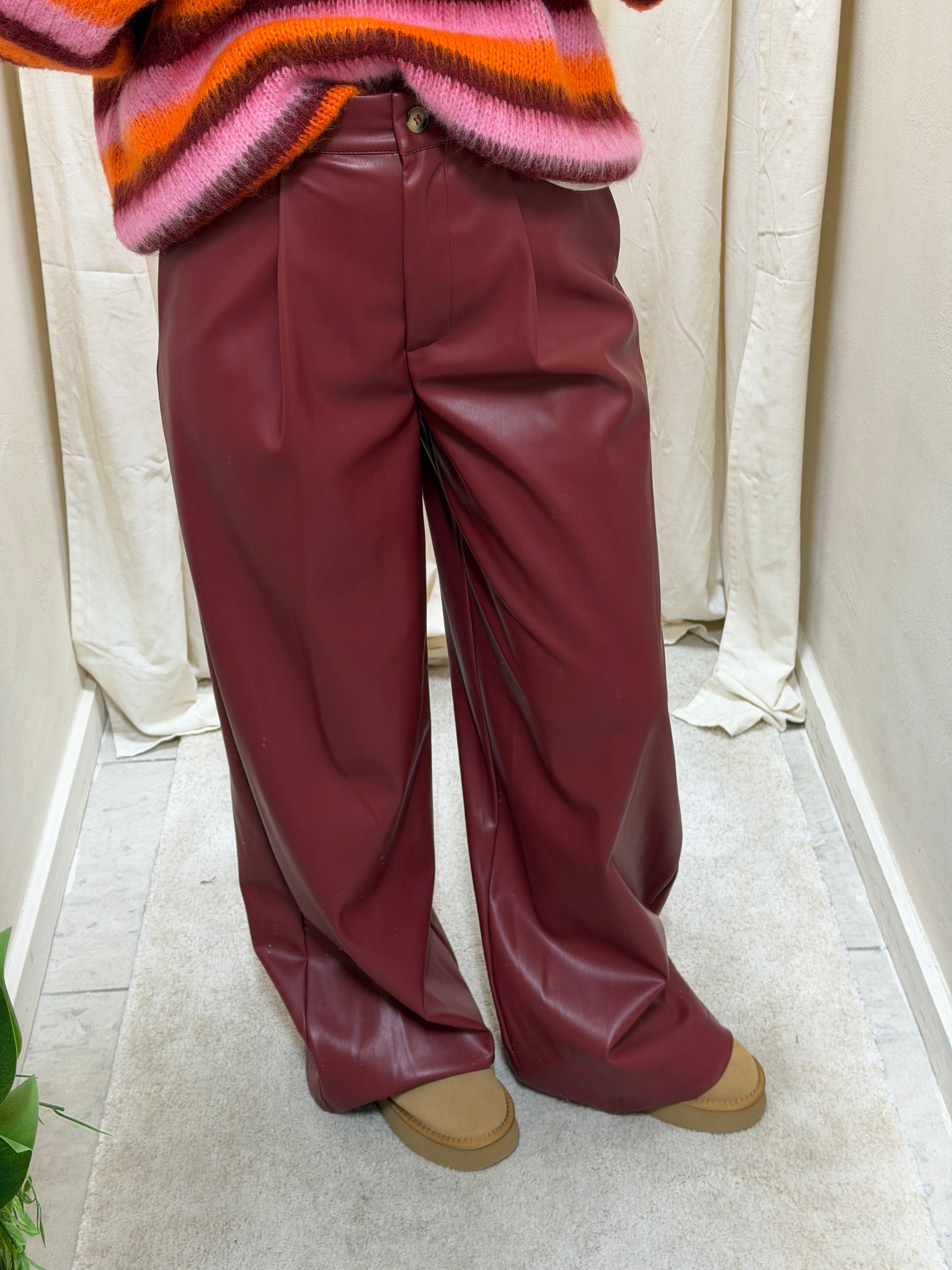 Pantalone sartoriale in ecopelle con pinces Tensione In