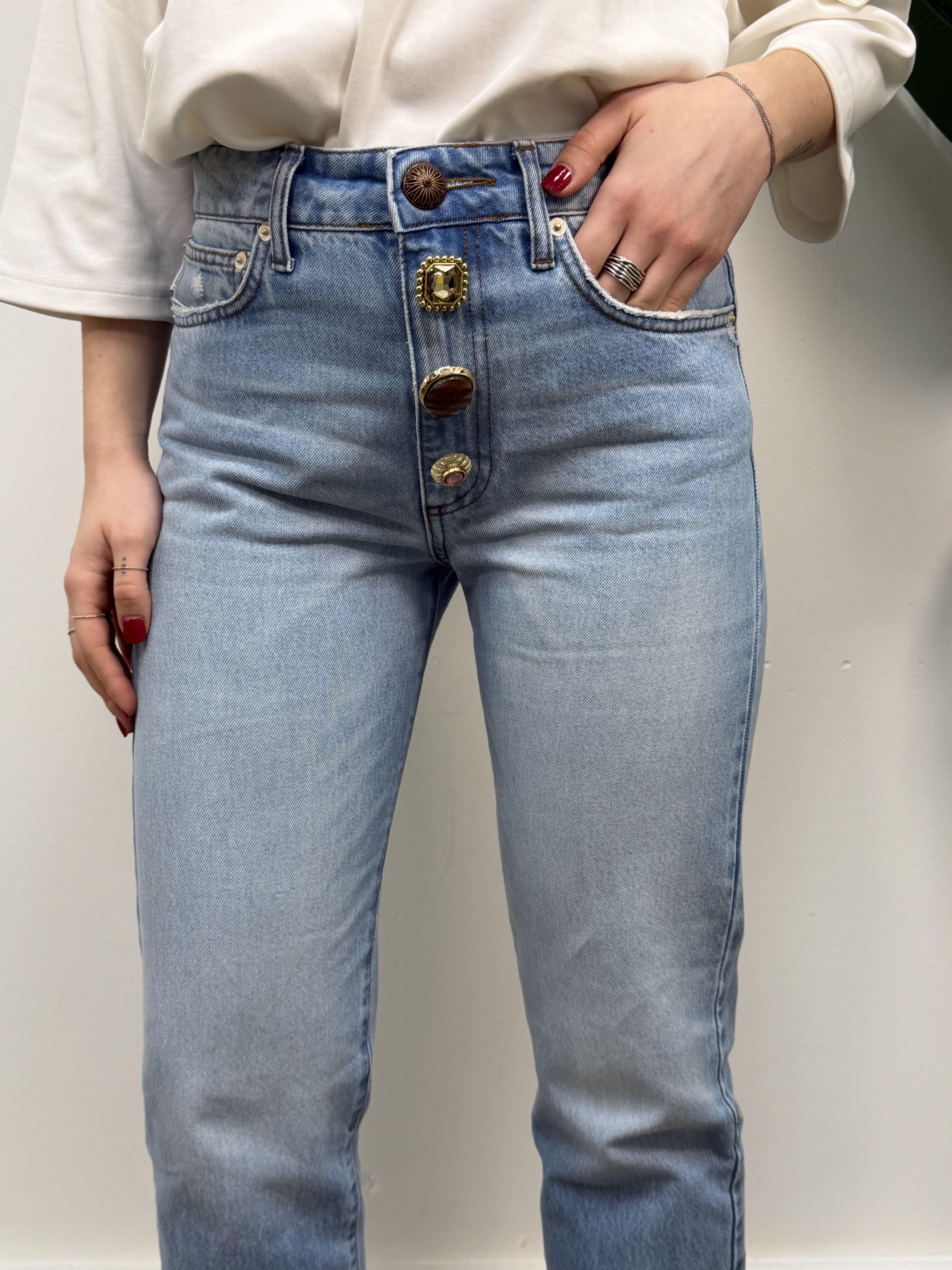 Jeans Zoe sigaretta bottone gioiello VICOLO