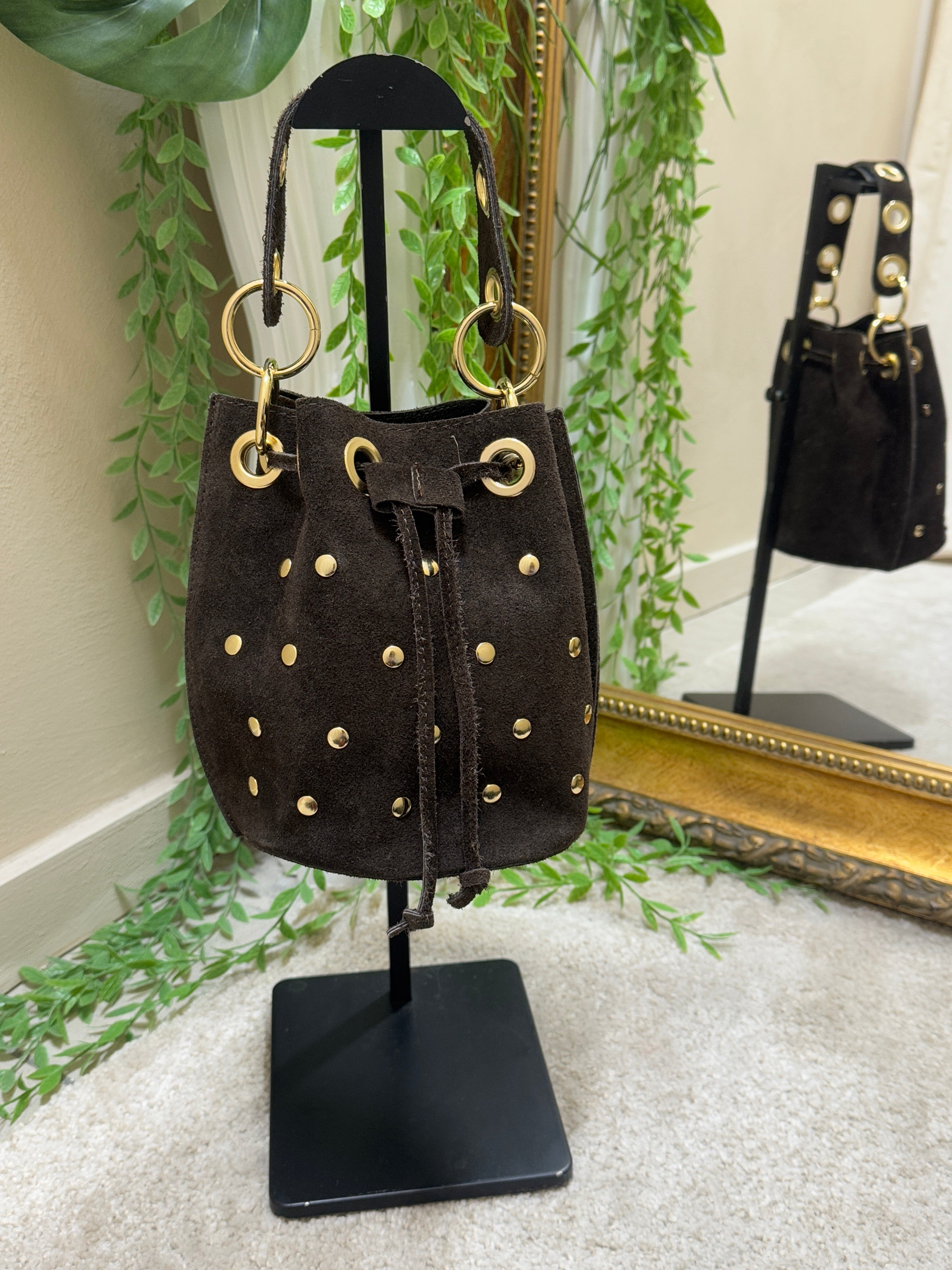Bucket bag in pelle con borchie GiuGió