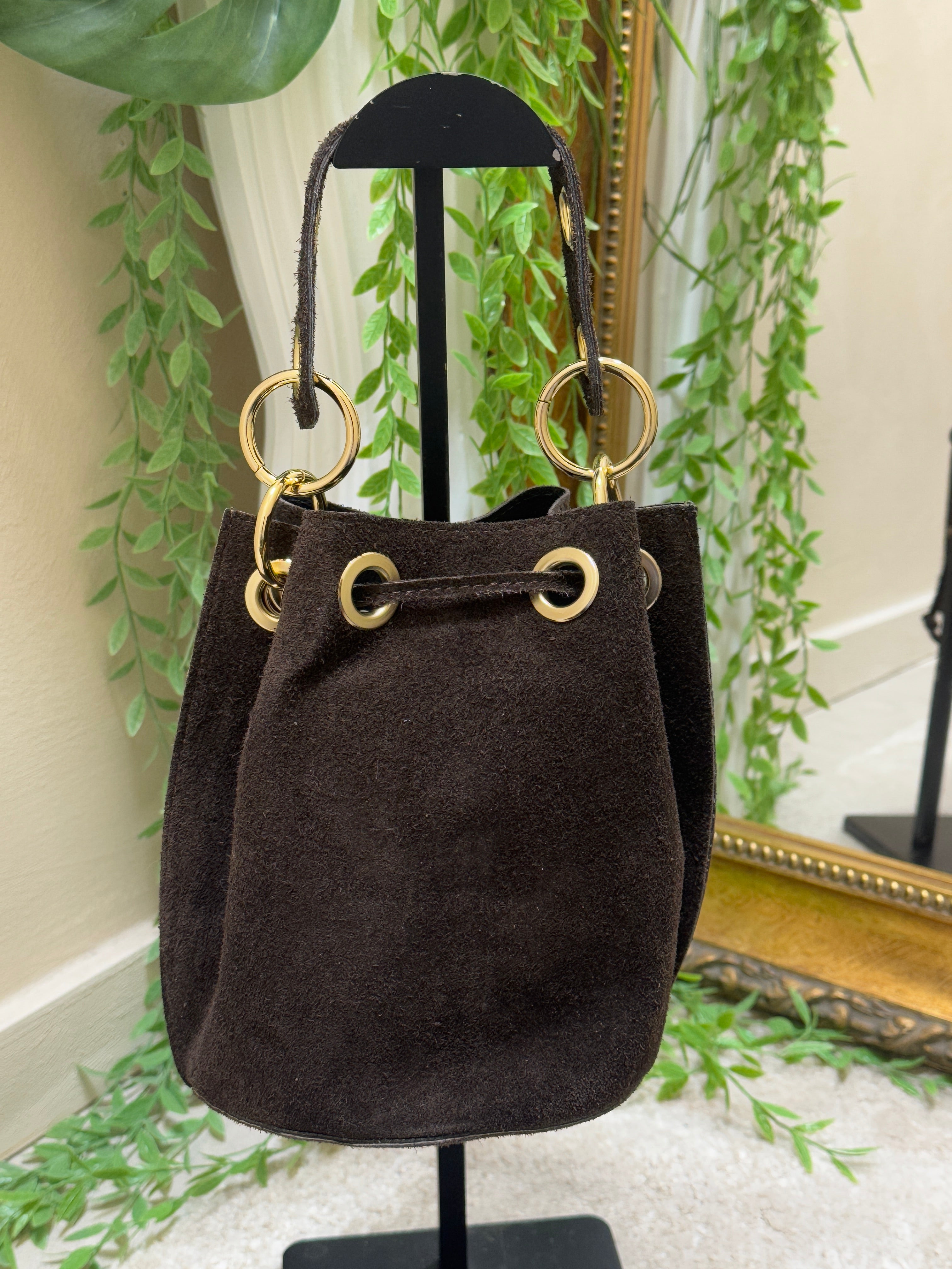 Bucket bag in pelle con borchie GiuGió