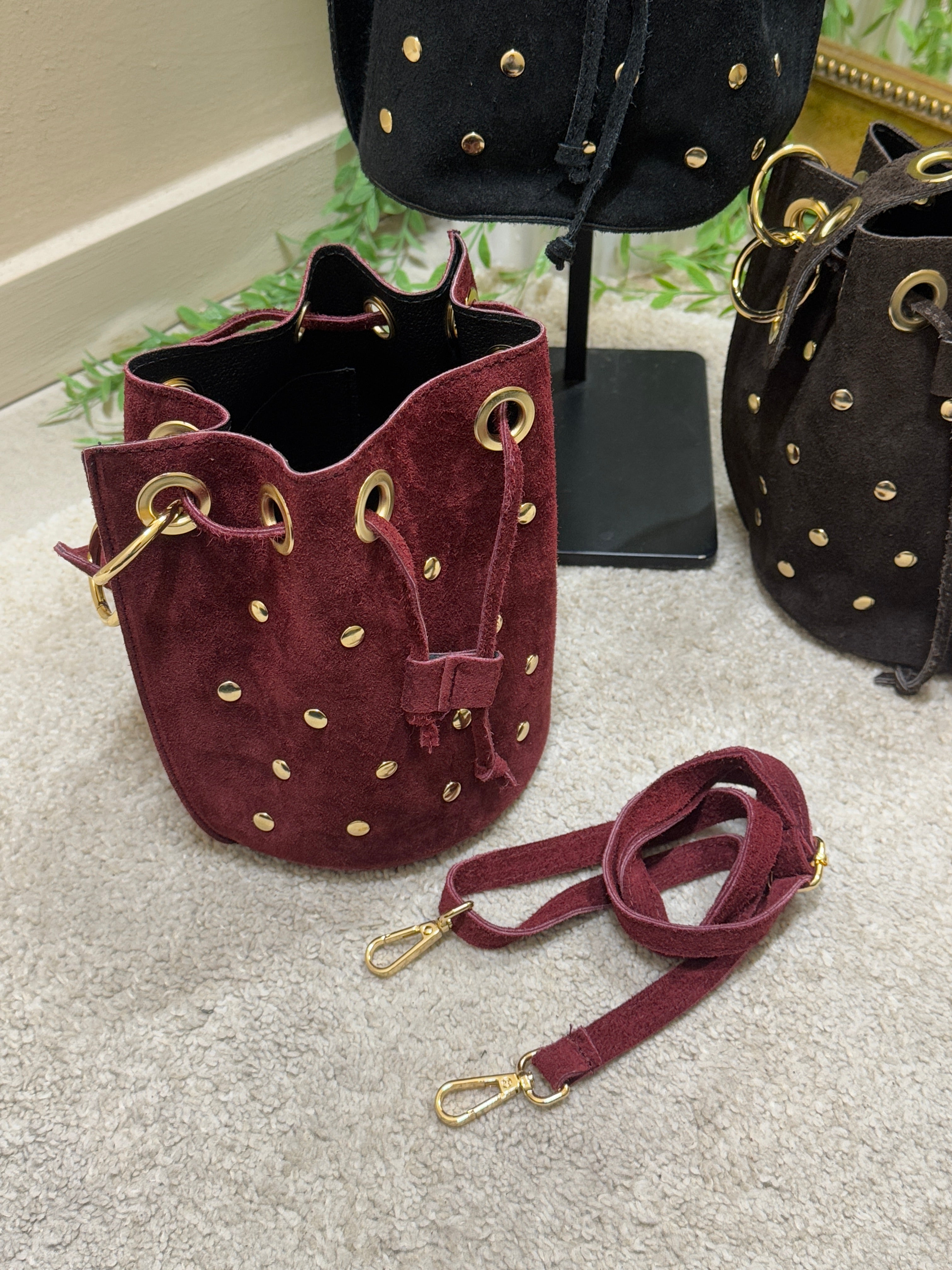Bucket bag in pelle con borchie GiuGió