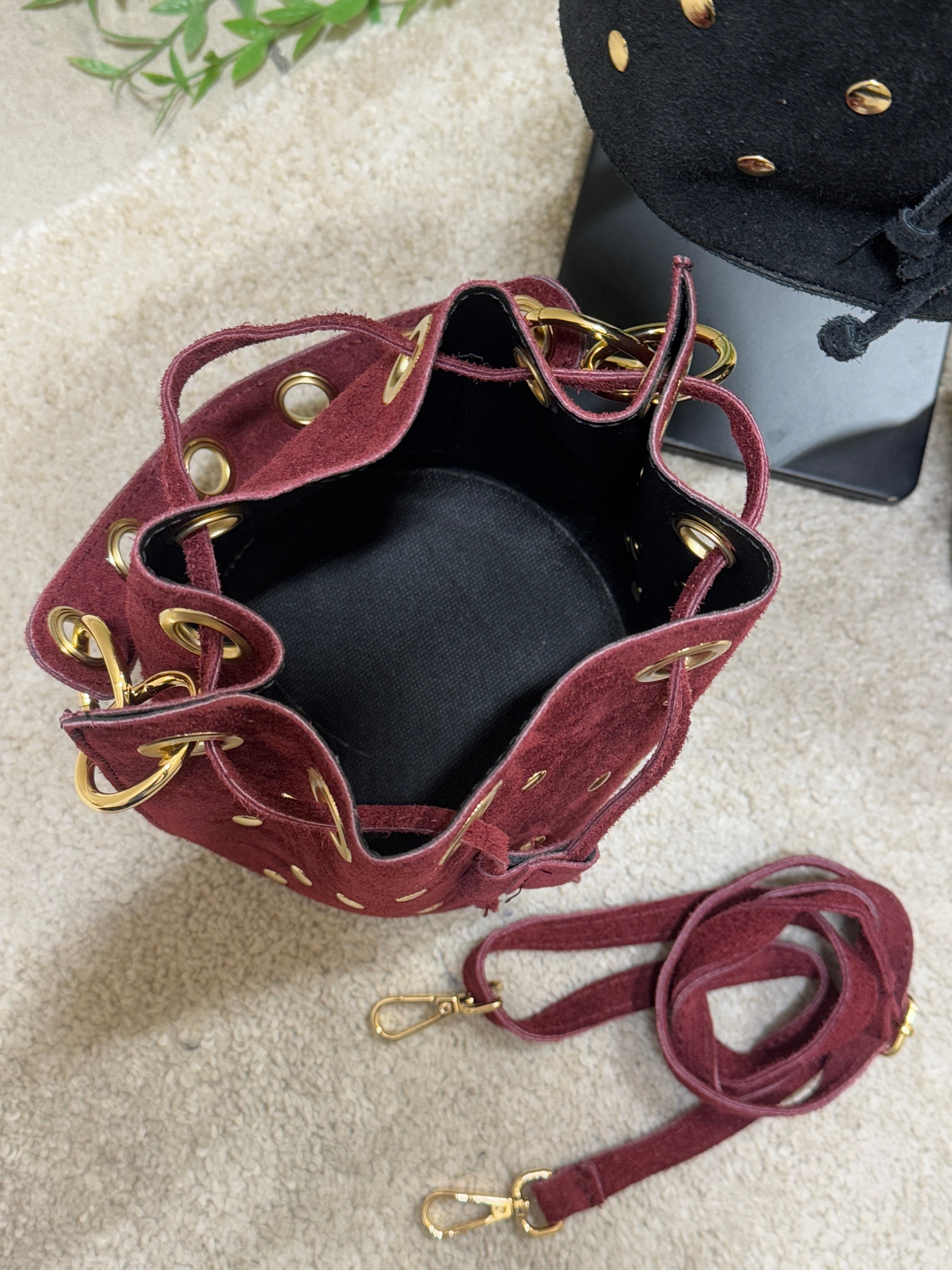 Bucket bag in pelle con borchie GiuGió