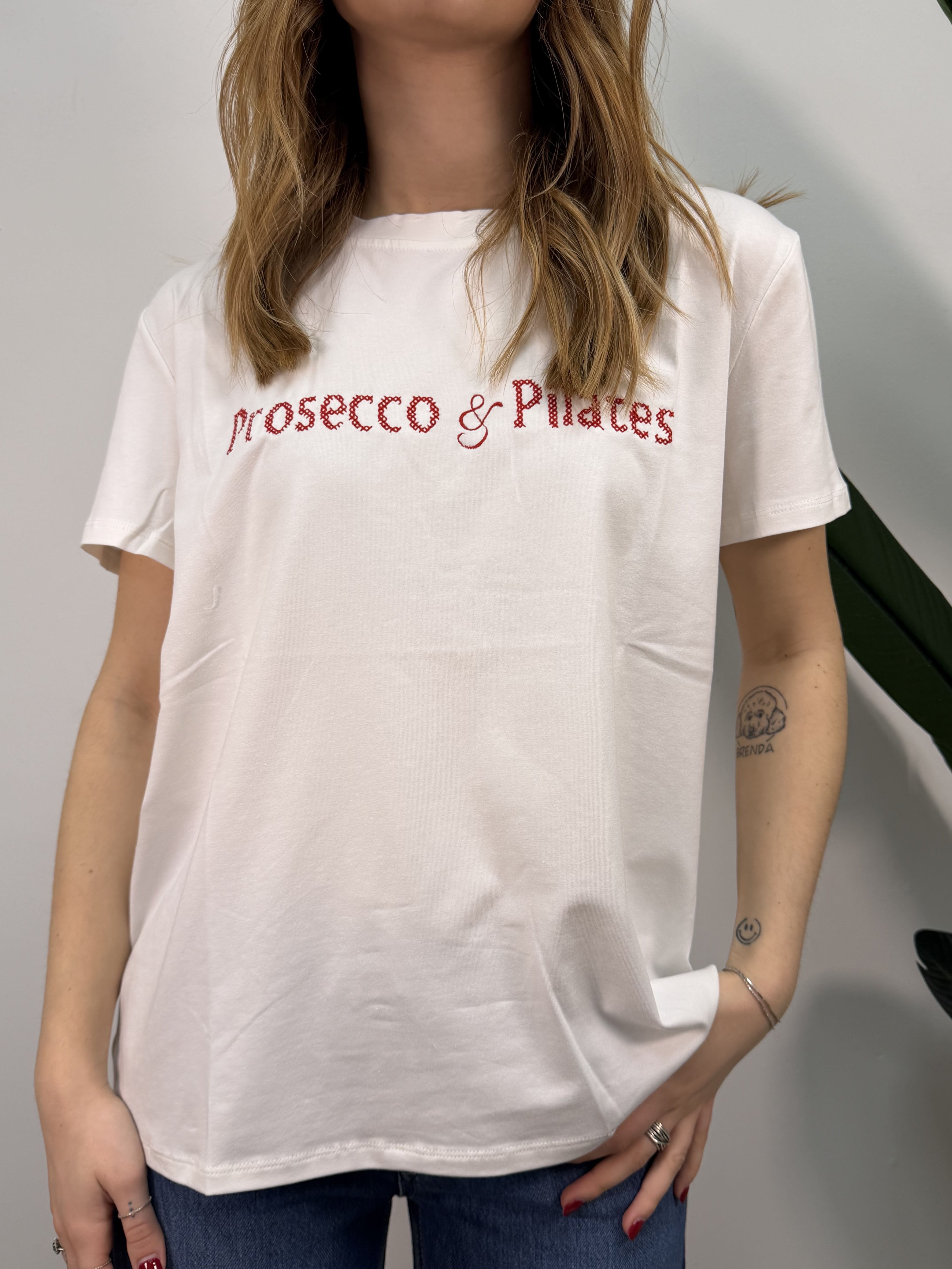 T-Shirt girocollo ricamo Prosecco e pilates MyD