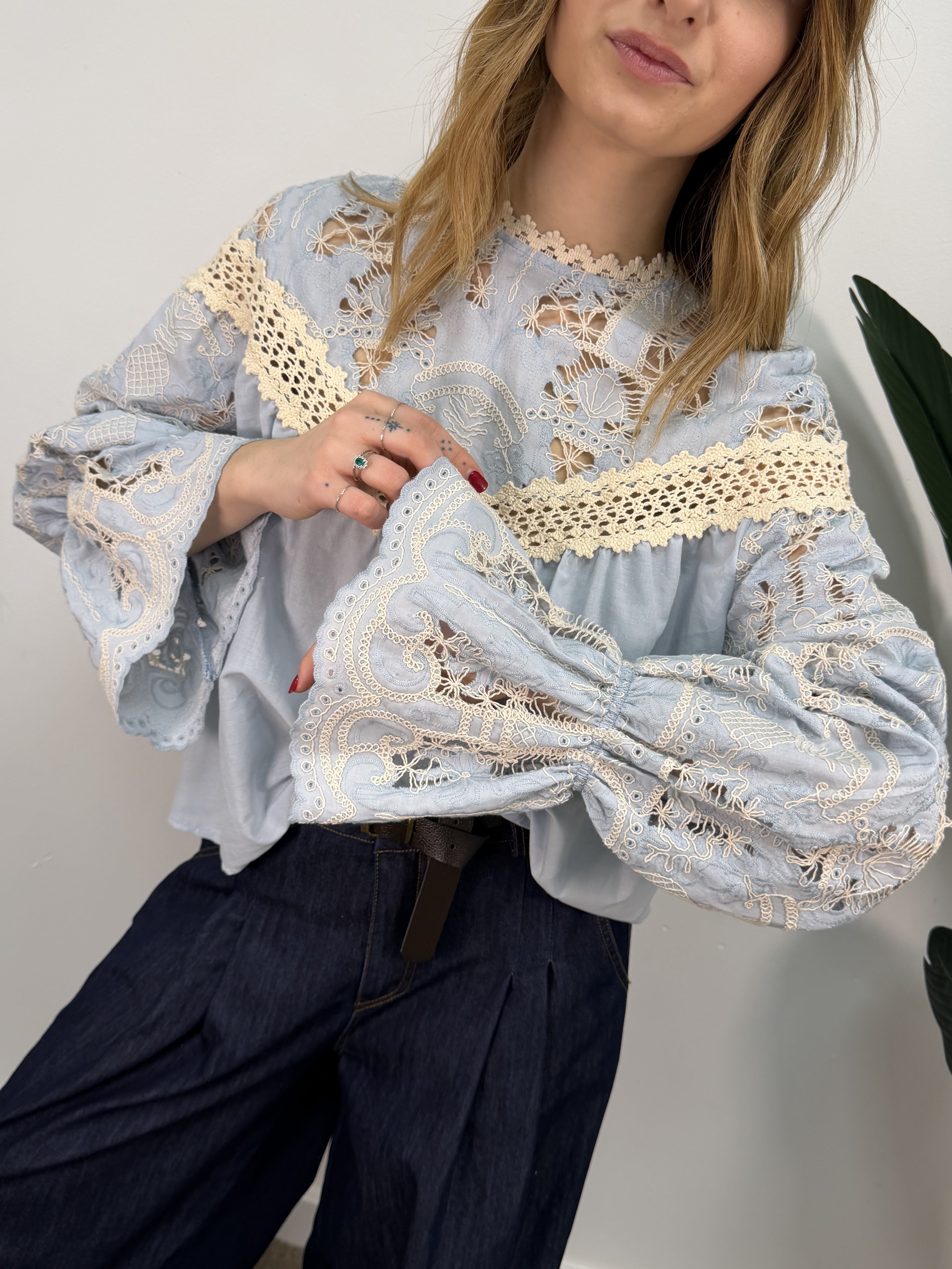 Blusa in sangallo Tensione In