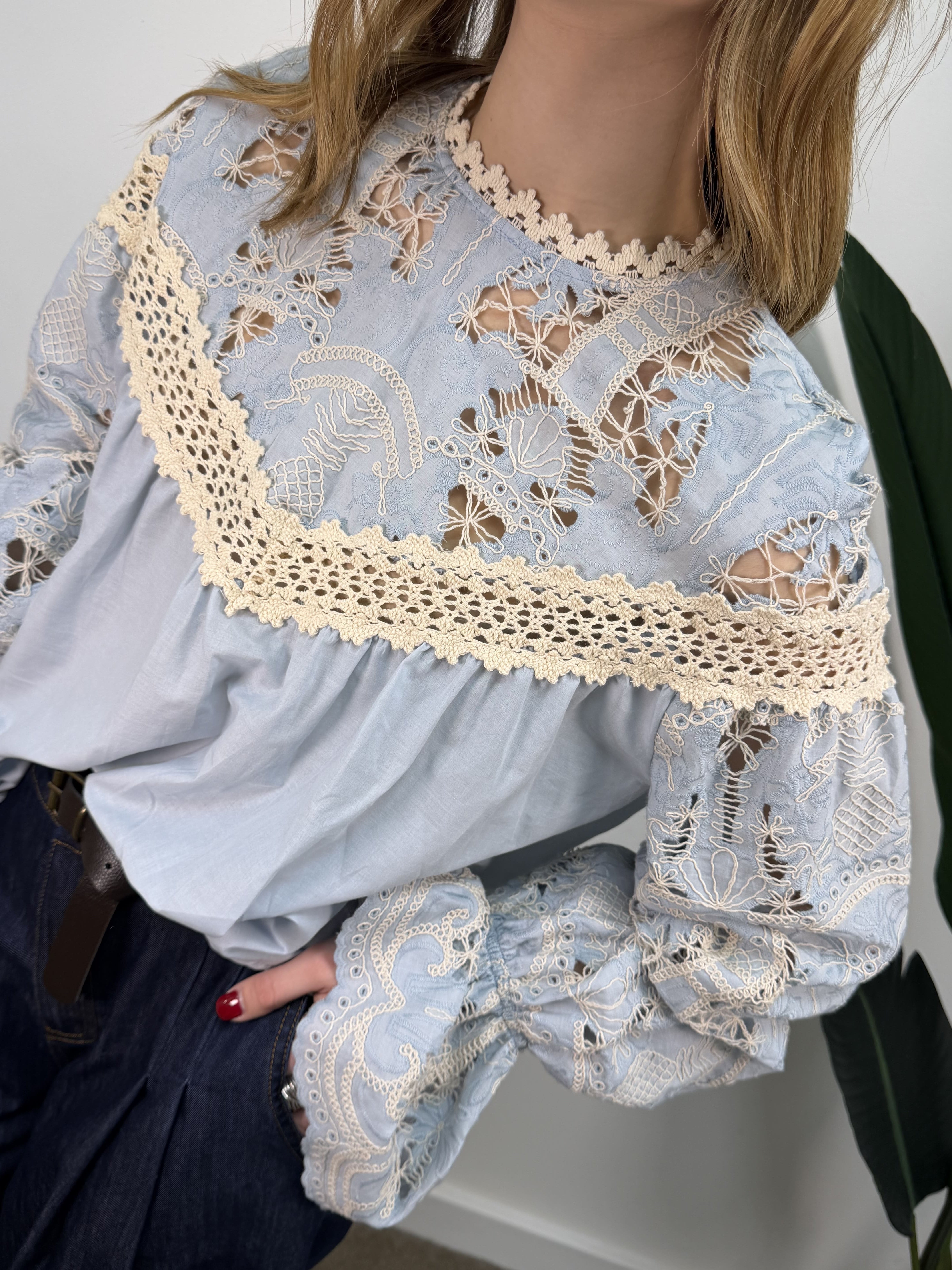 Blusa in sangallo Tensione In