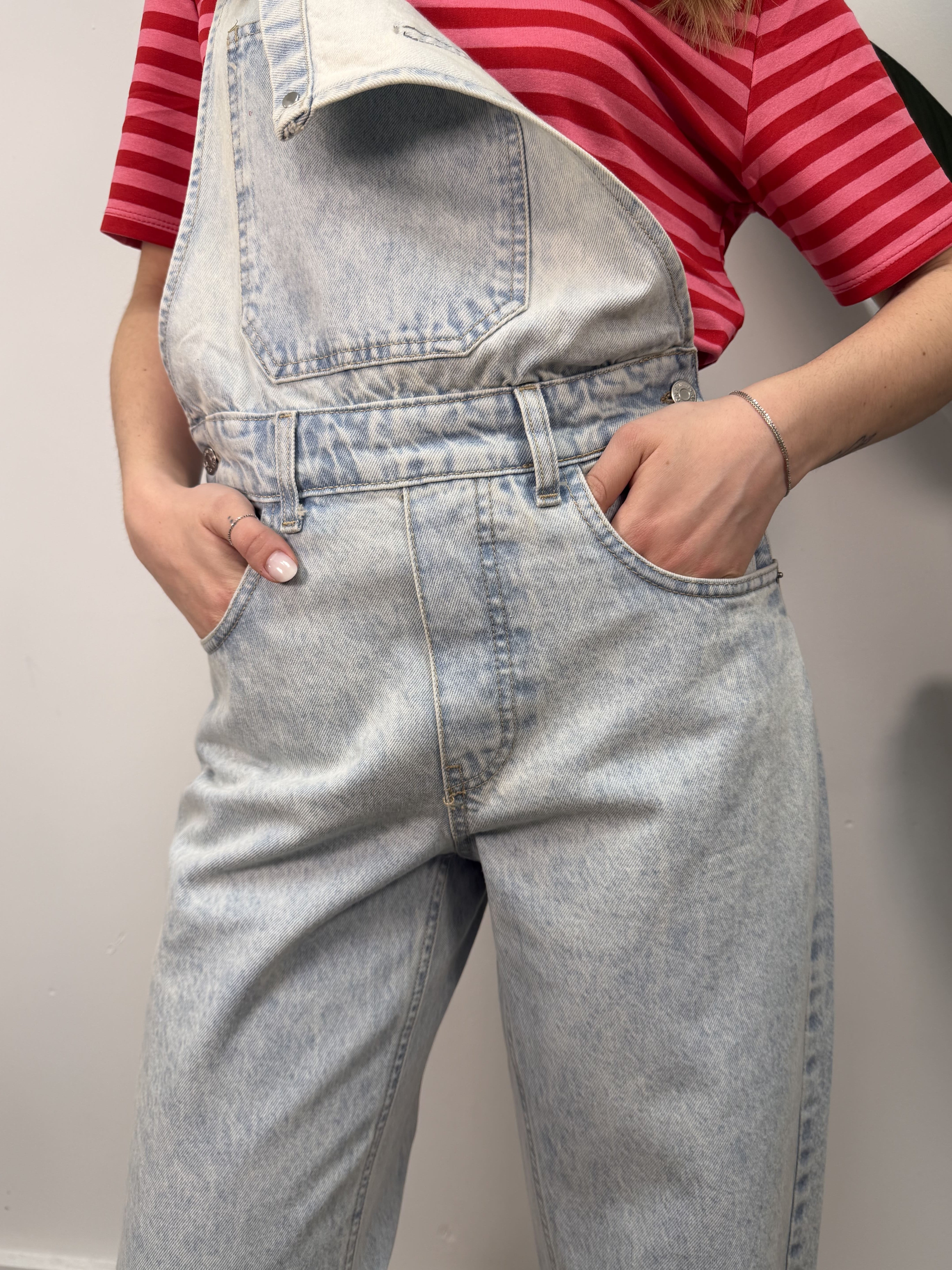 Salopette denim chiaro con jeans balloon HaveOne