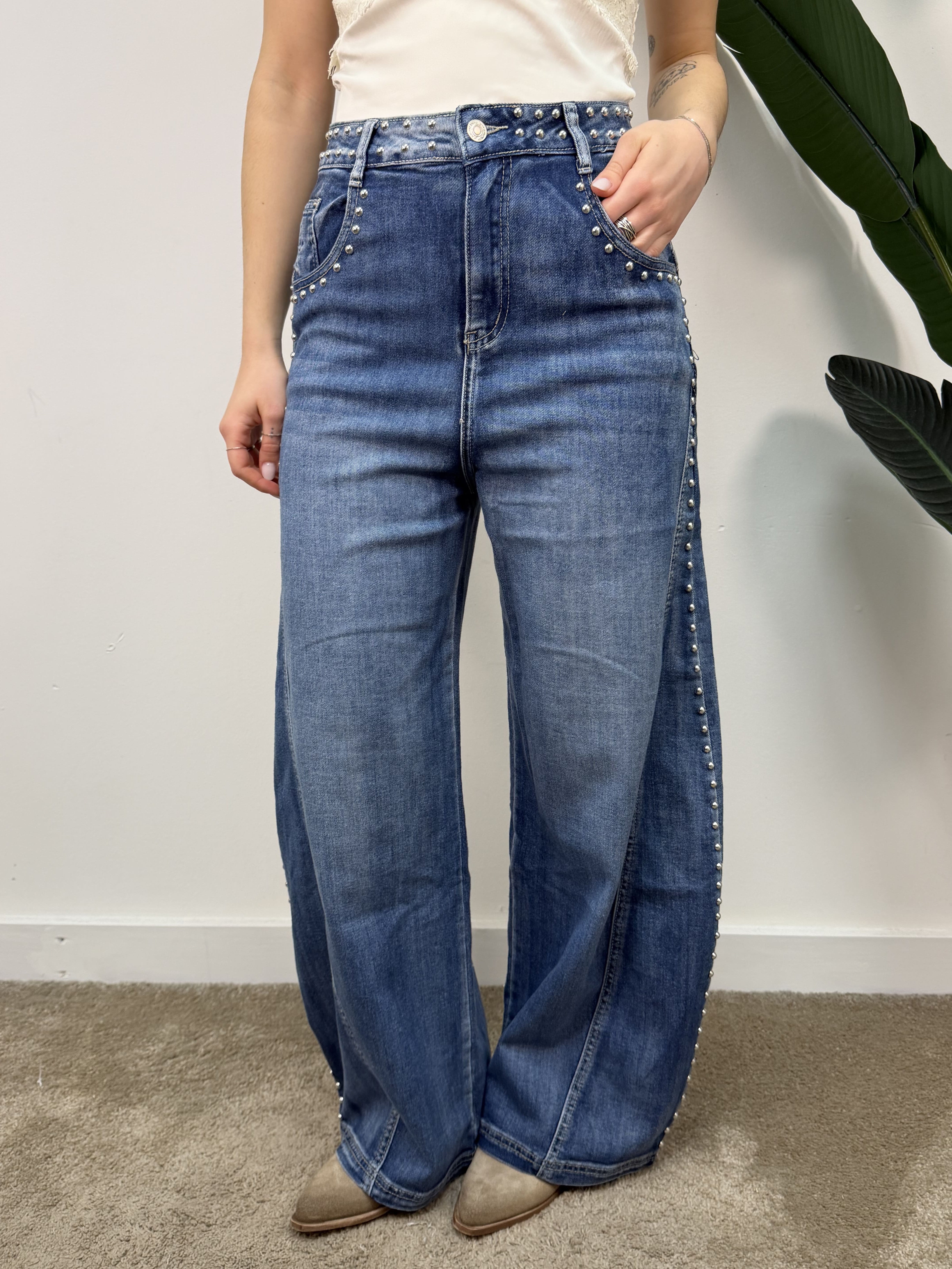 Jeans barrell con rivetti MyD