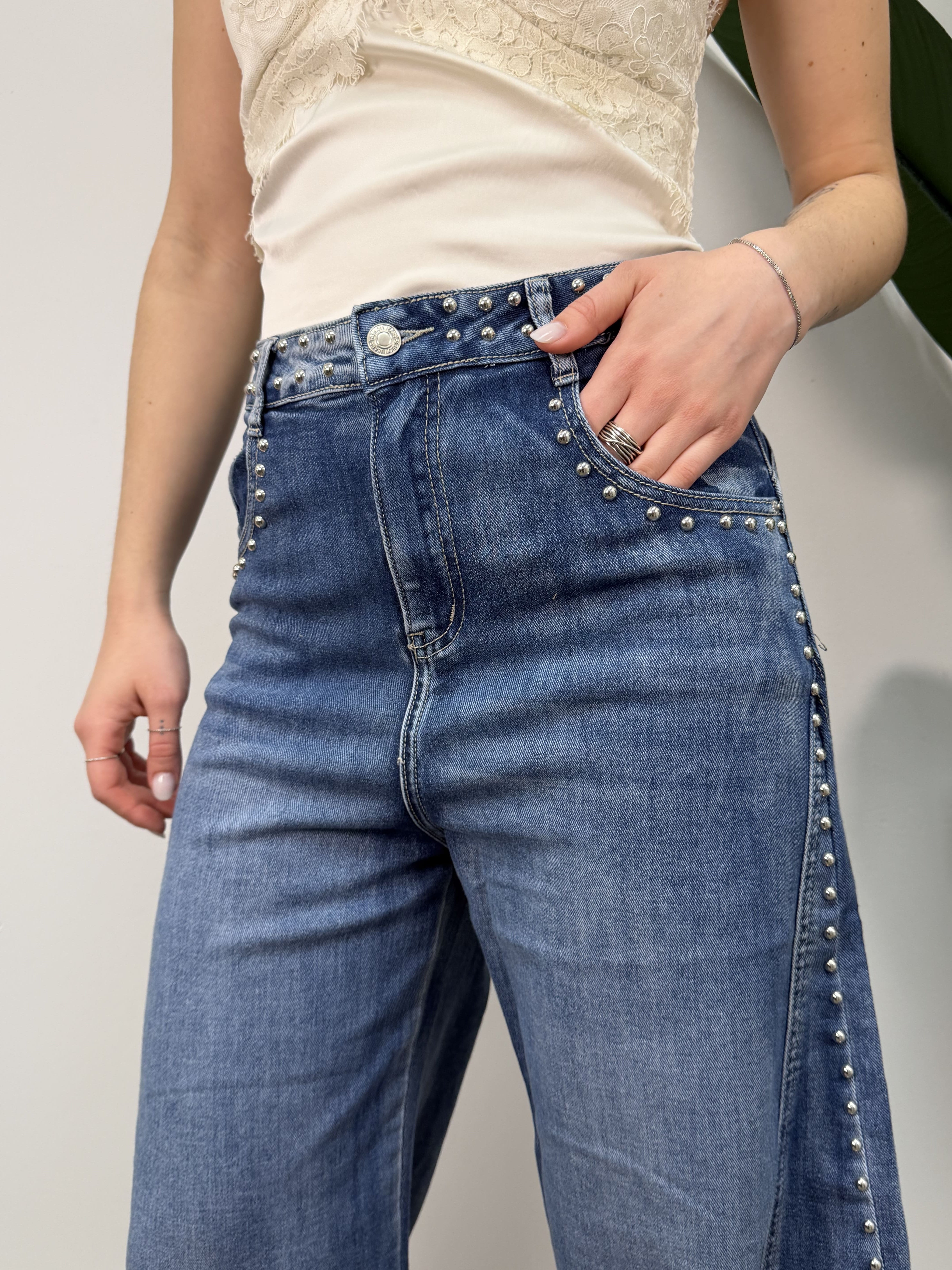 Jeans barrell con rivetti MyD