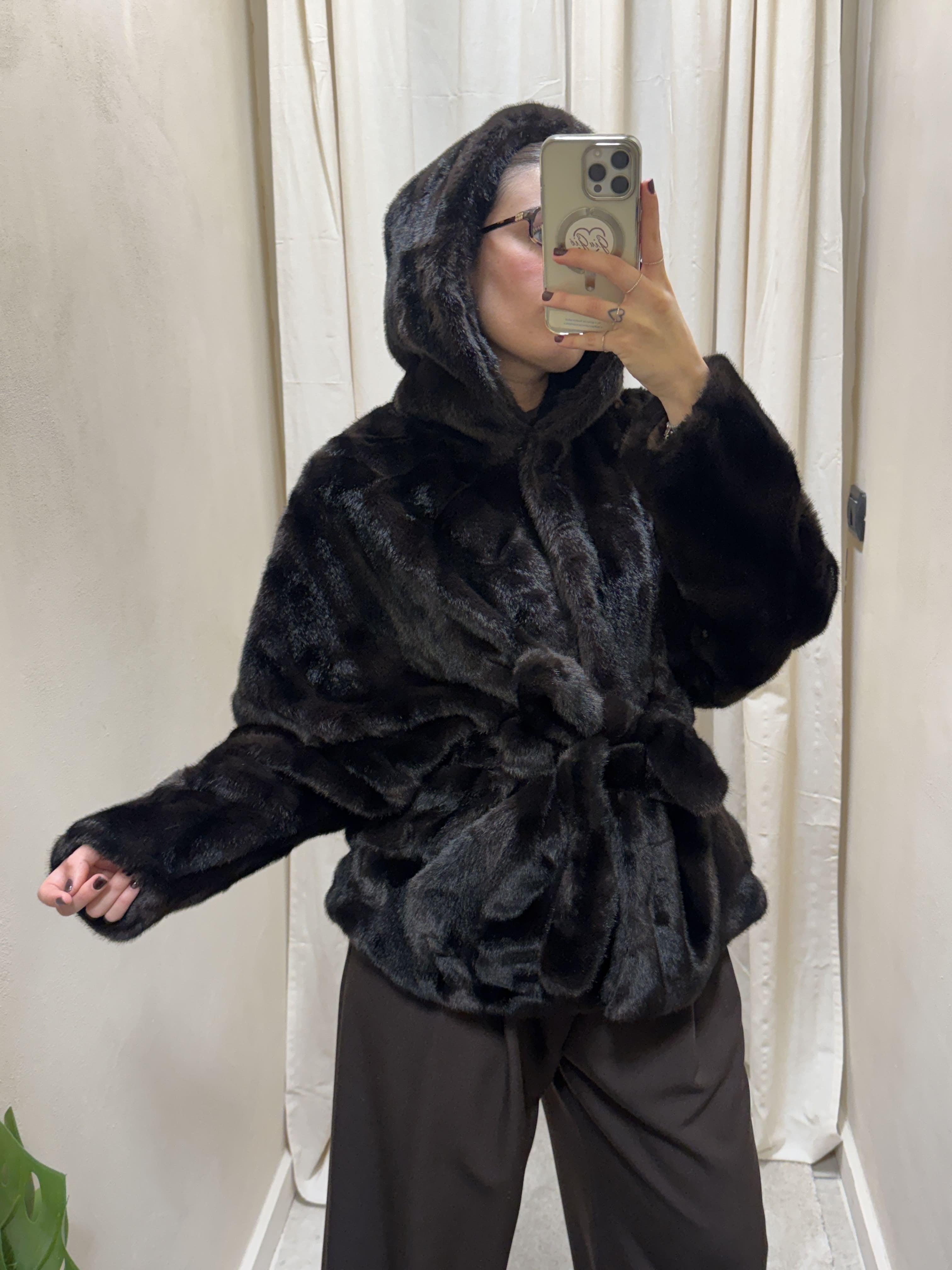 Eco-pelliccia con cappuccio e fusciacca MyD