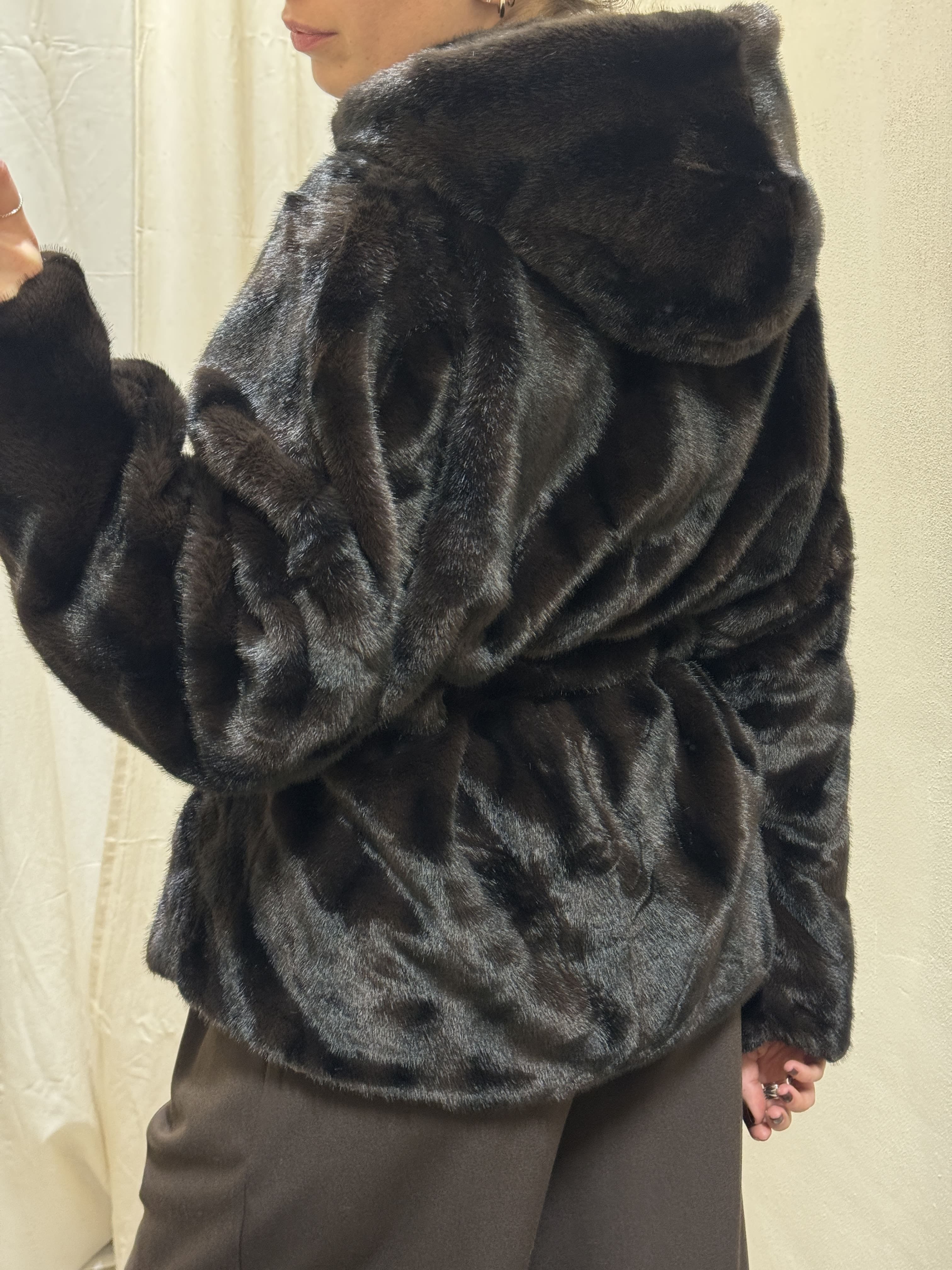 Eco-pelliccia con cappuccio e fusciacca MyD