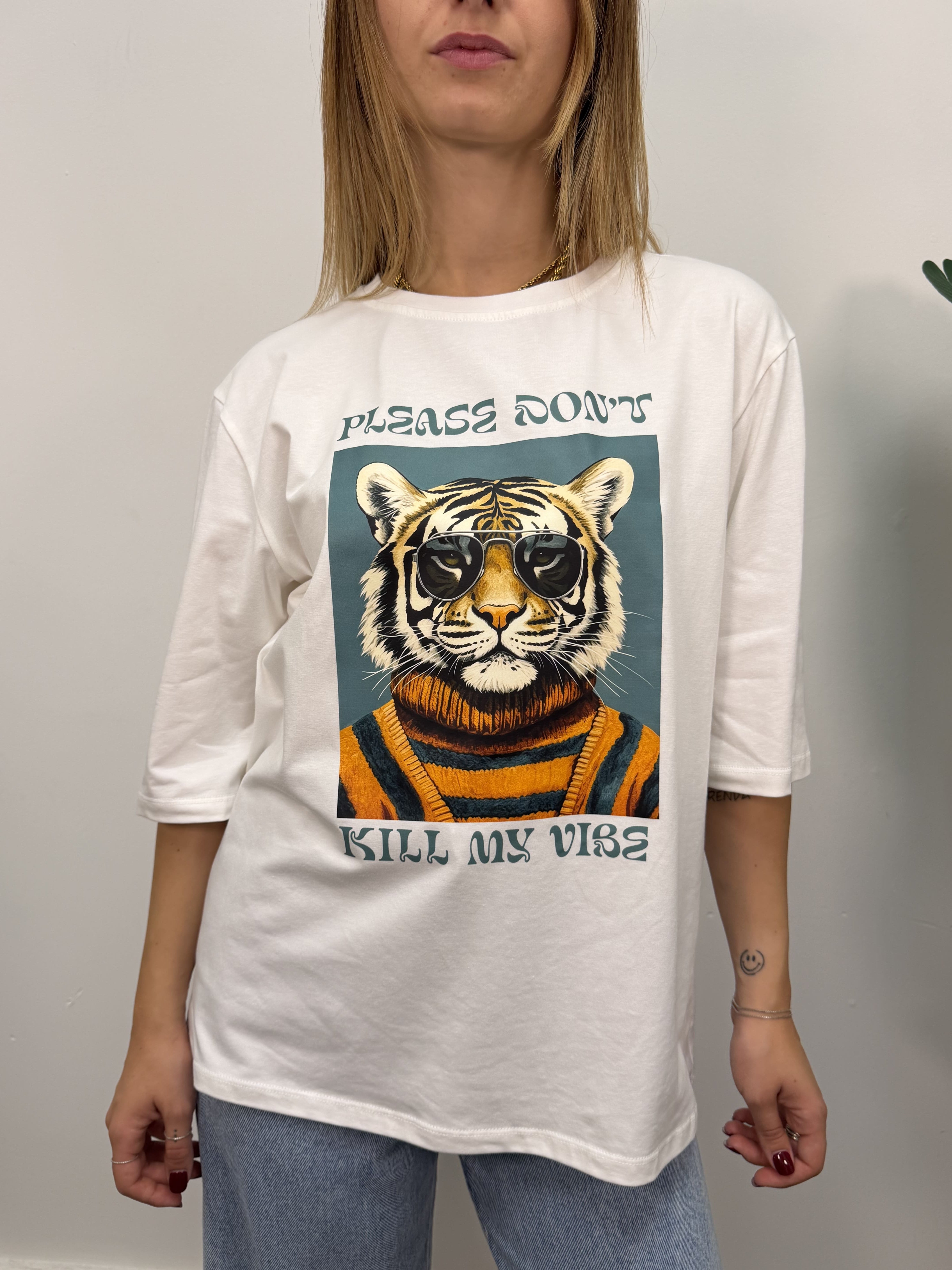 T-shirt stampa tigre "please don't kill my vibe" MyD