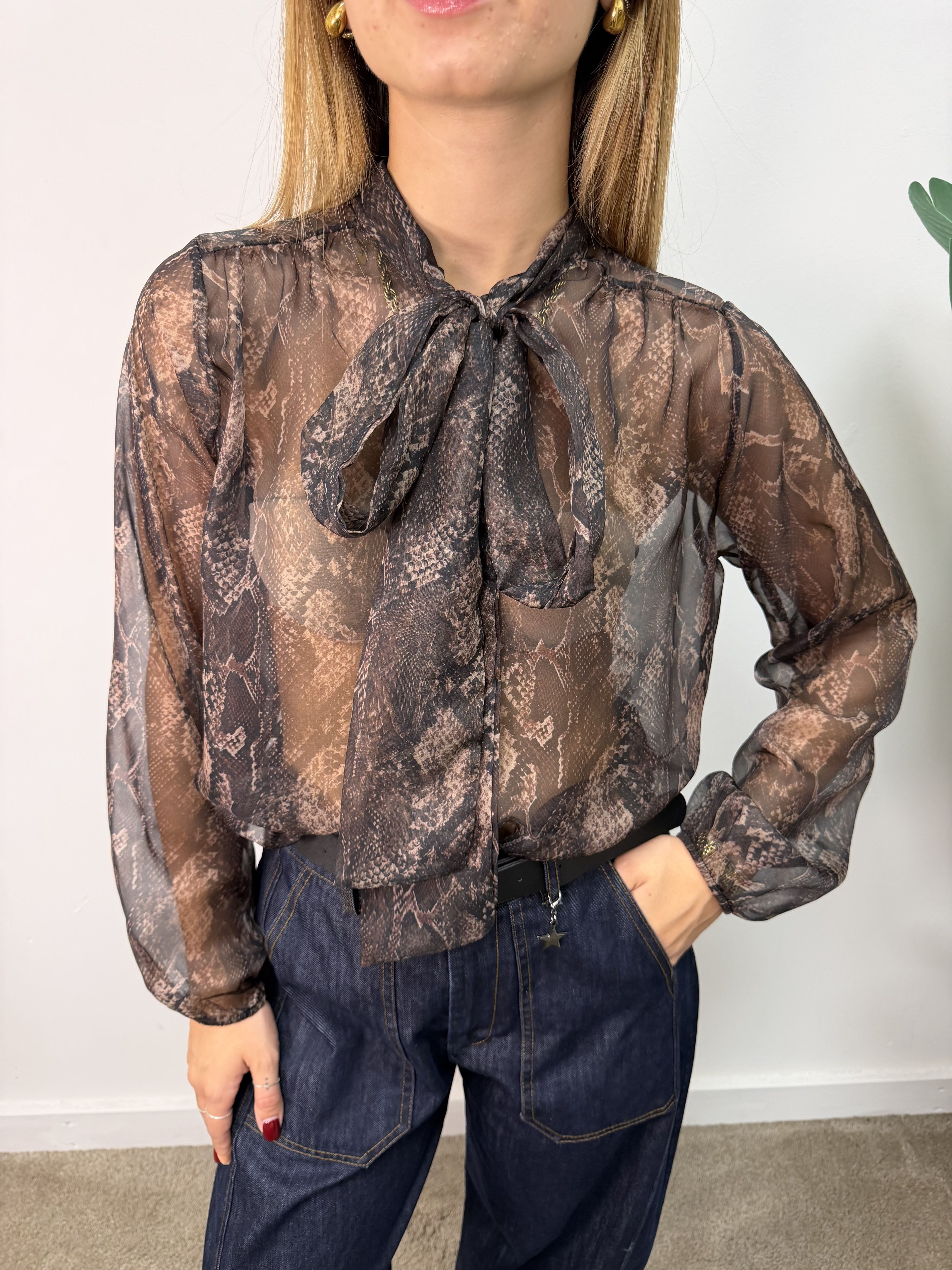 Blusa stampa pitone con fiocco Susy Mix