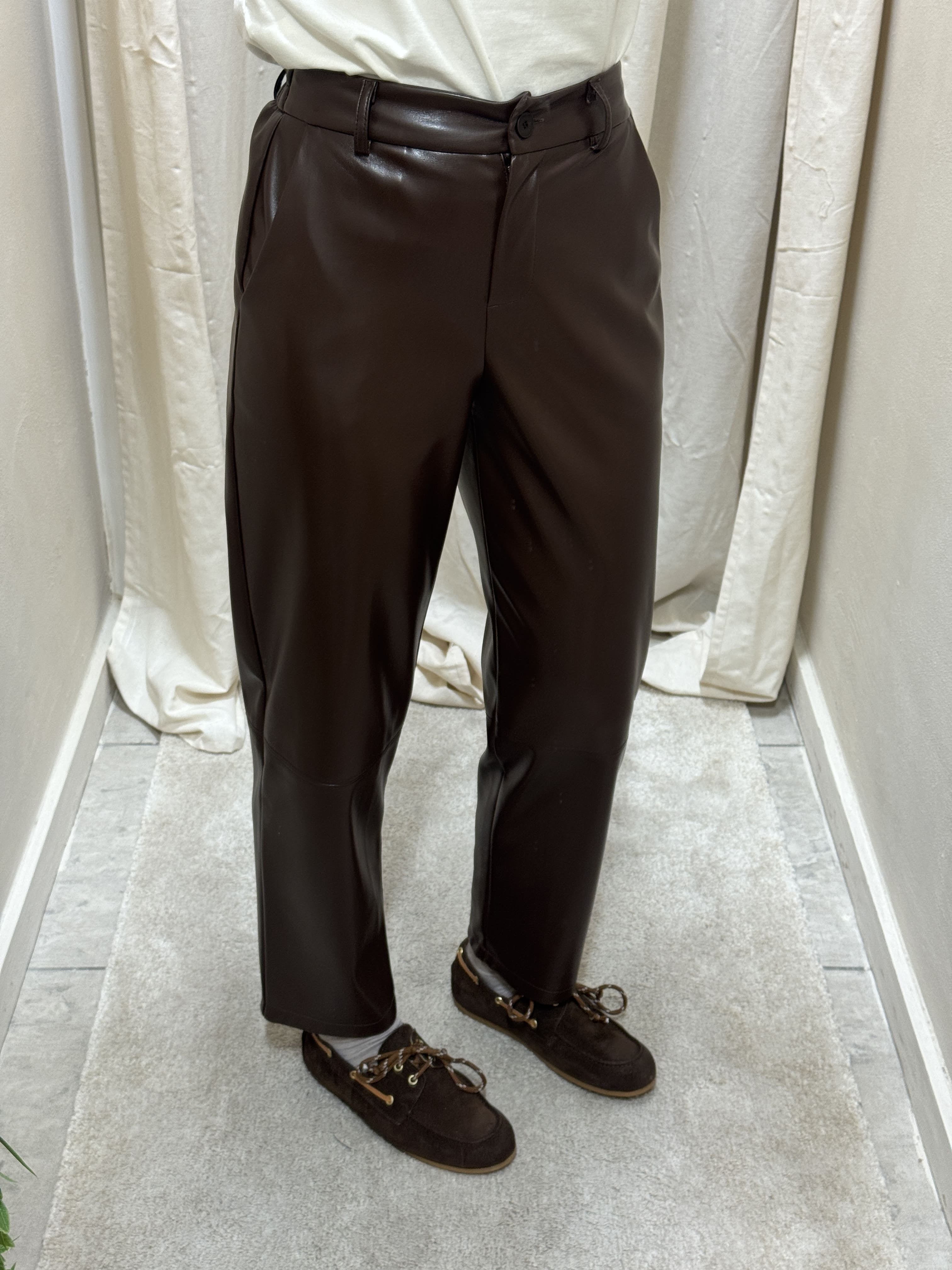 Pantalone carrot in ecopelle Tensione In