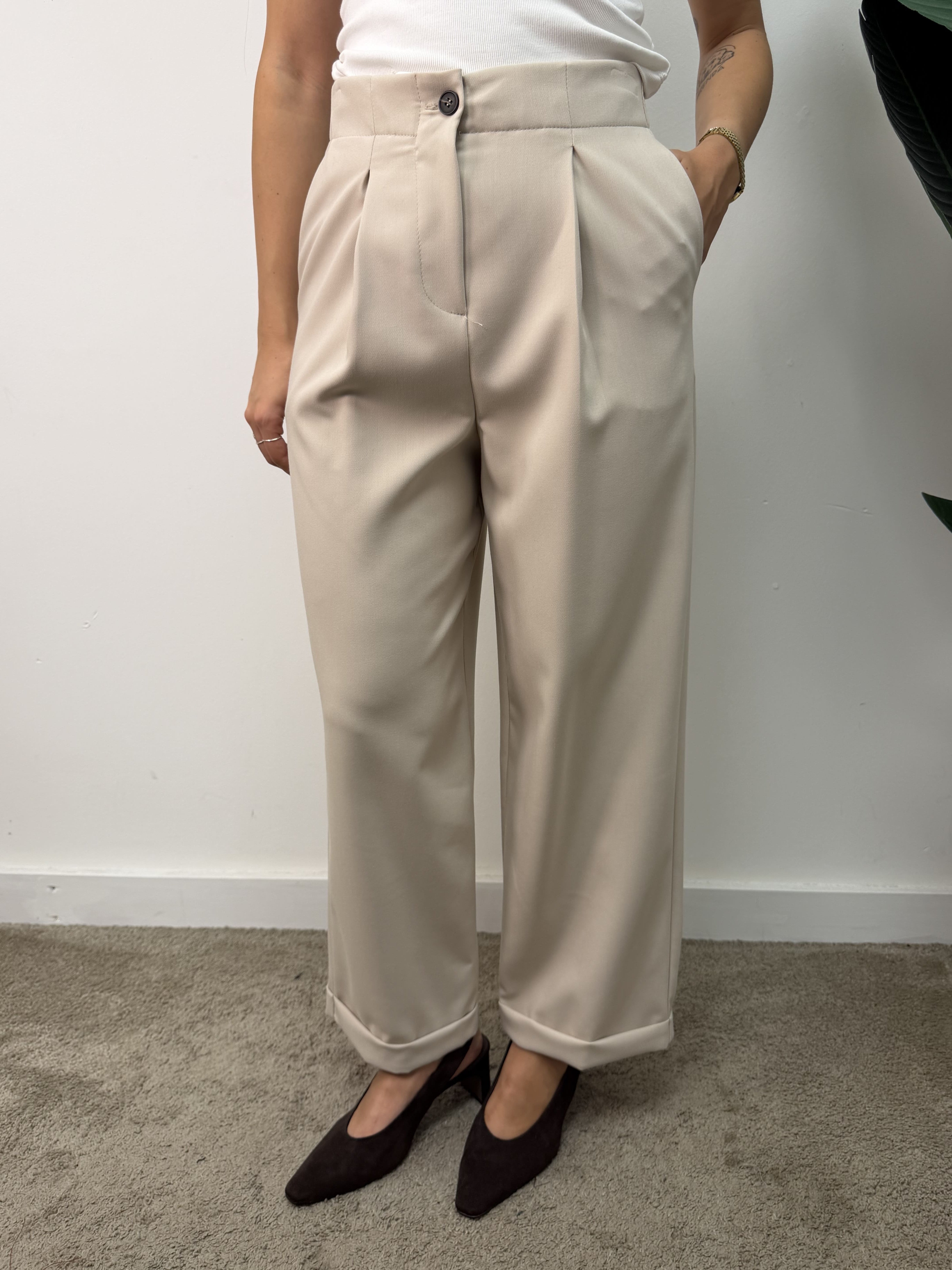 Pantalone dritto con pinces e risvolto Tensione In