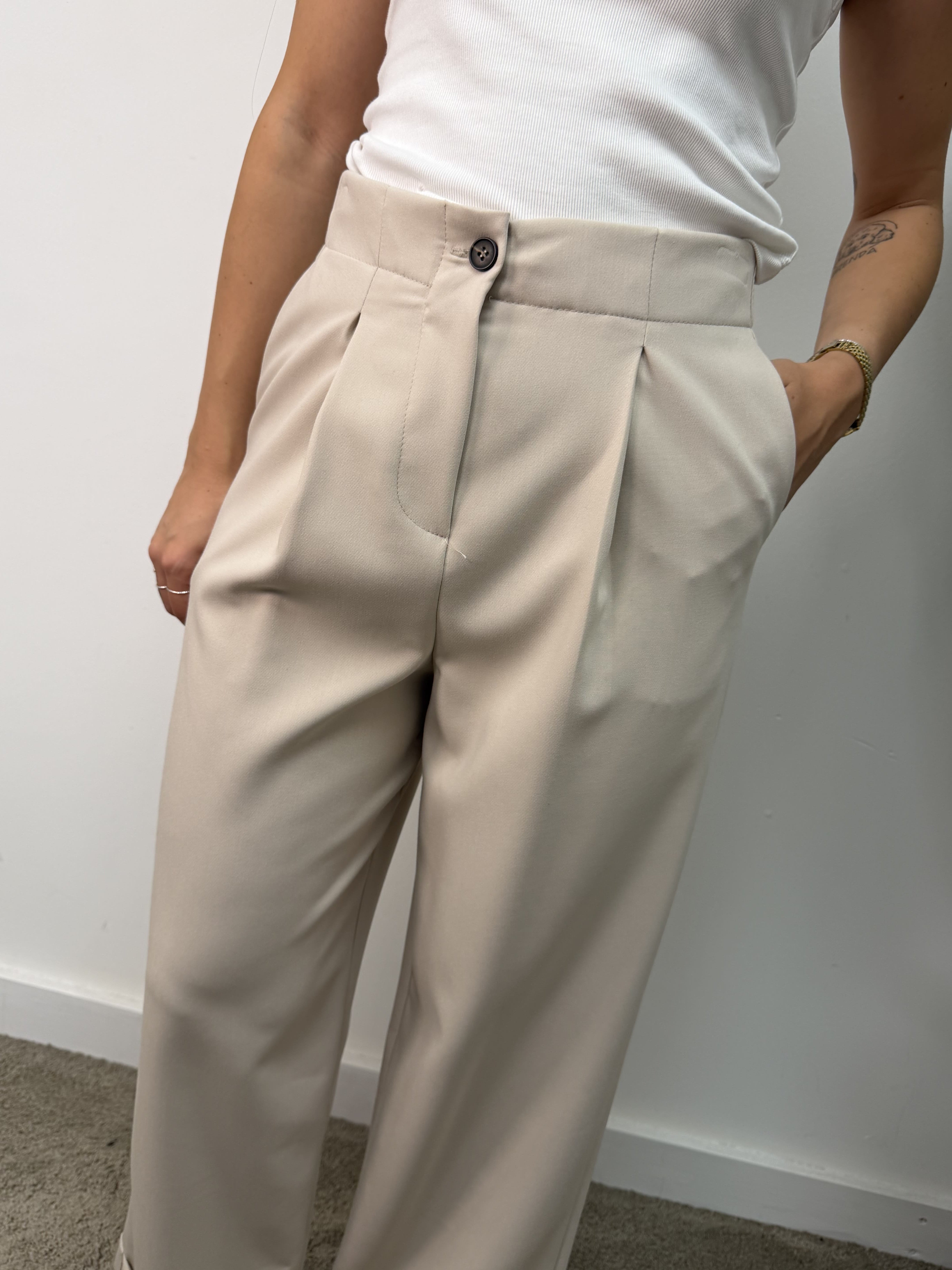 Pantalone dritto con pinces e risvolto Tensione In