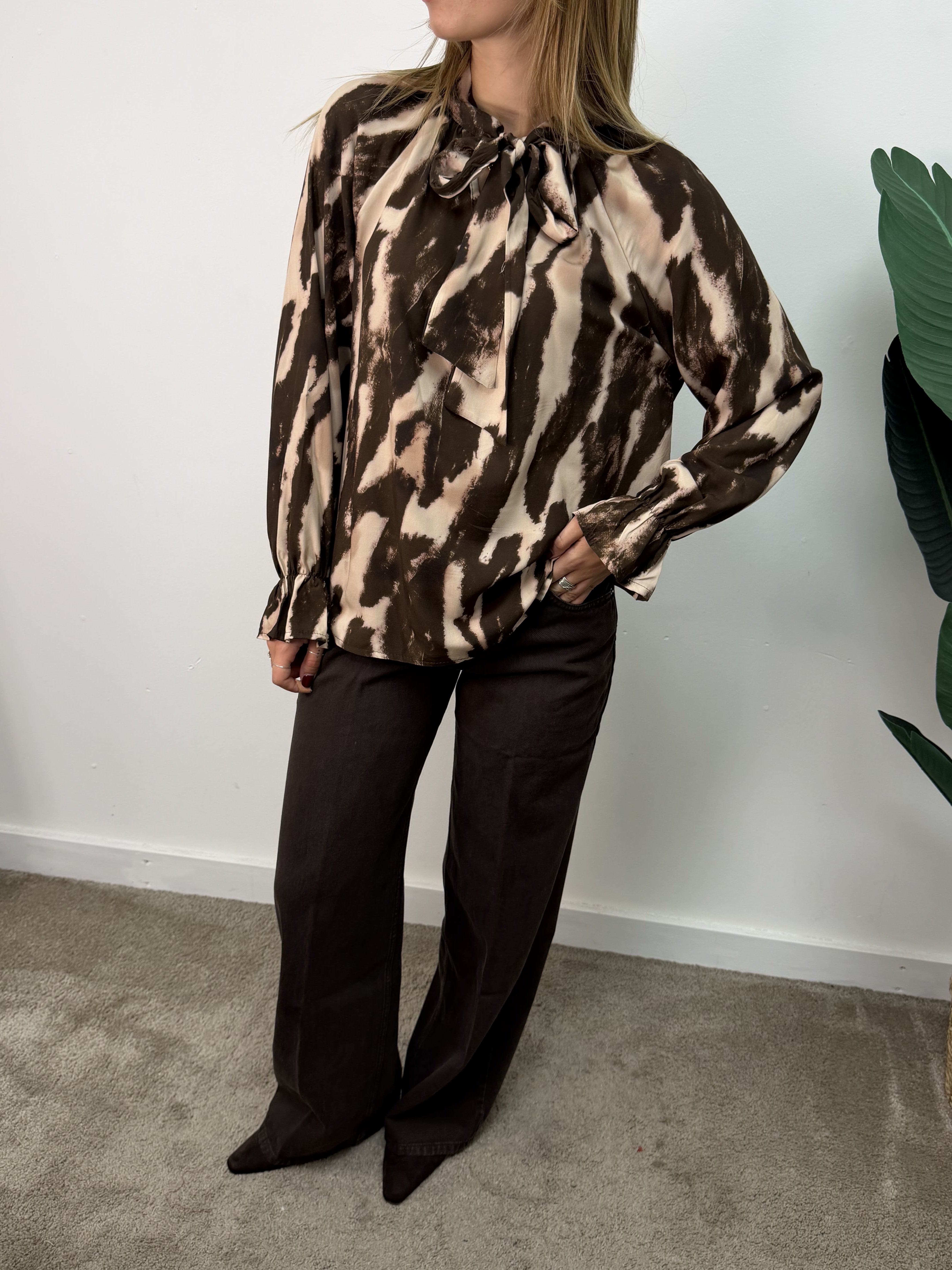 Blusa in viscosa con fiocco camouflage MyD