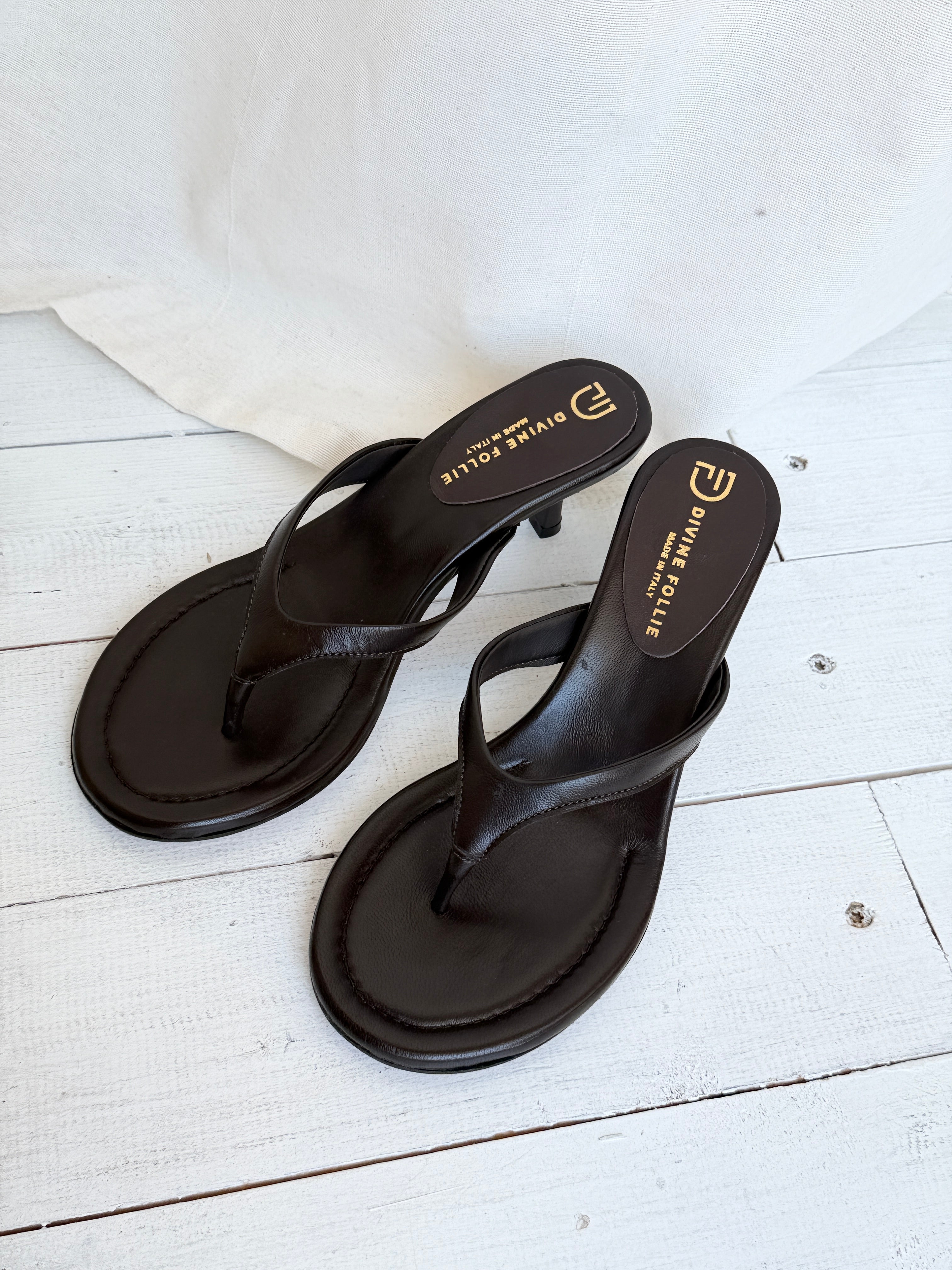 Sandali infradito con tacco kitten Divine Follie
