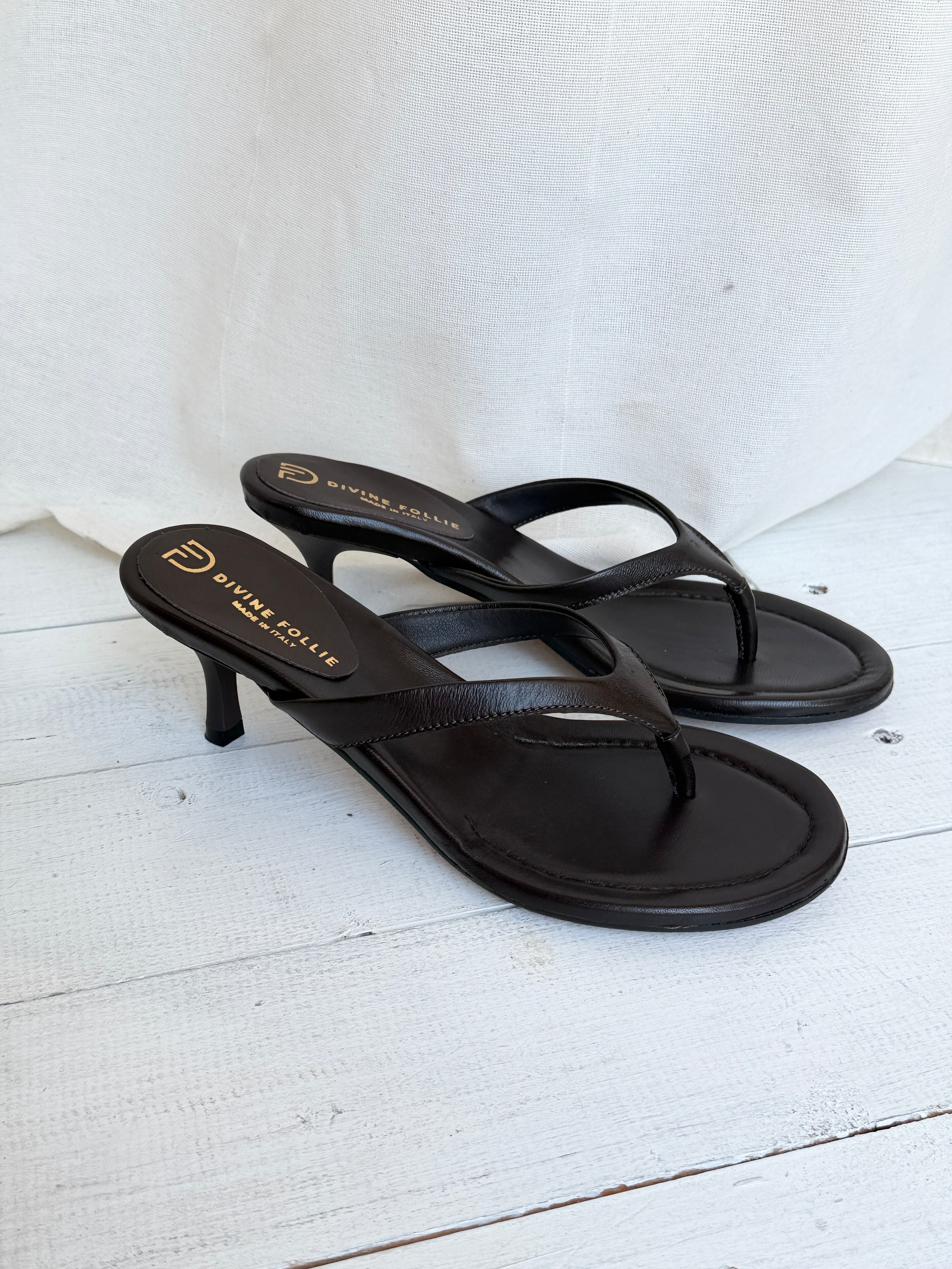 Sandali infradito con tacco kitten Divine Follie
