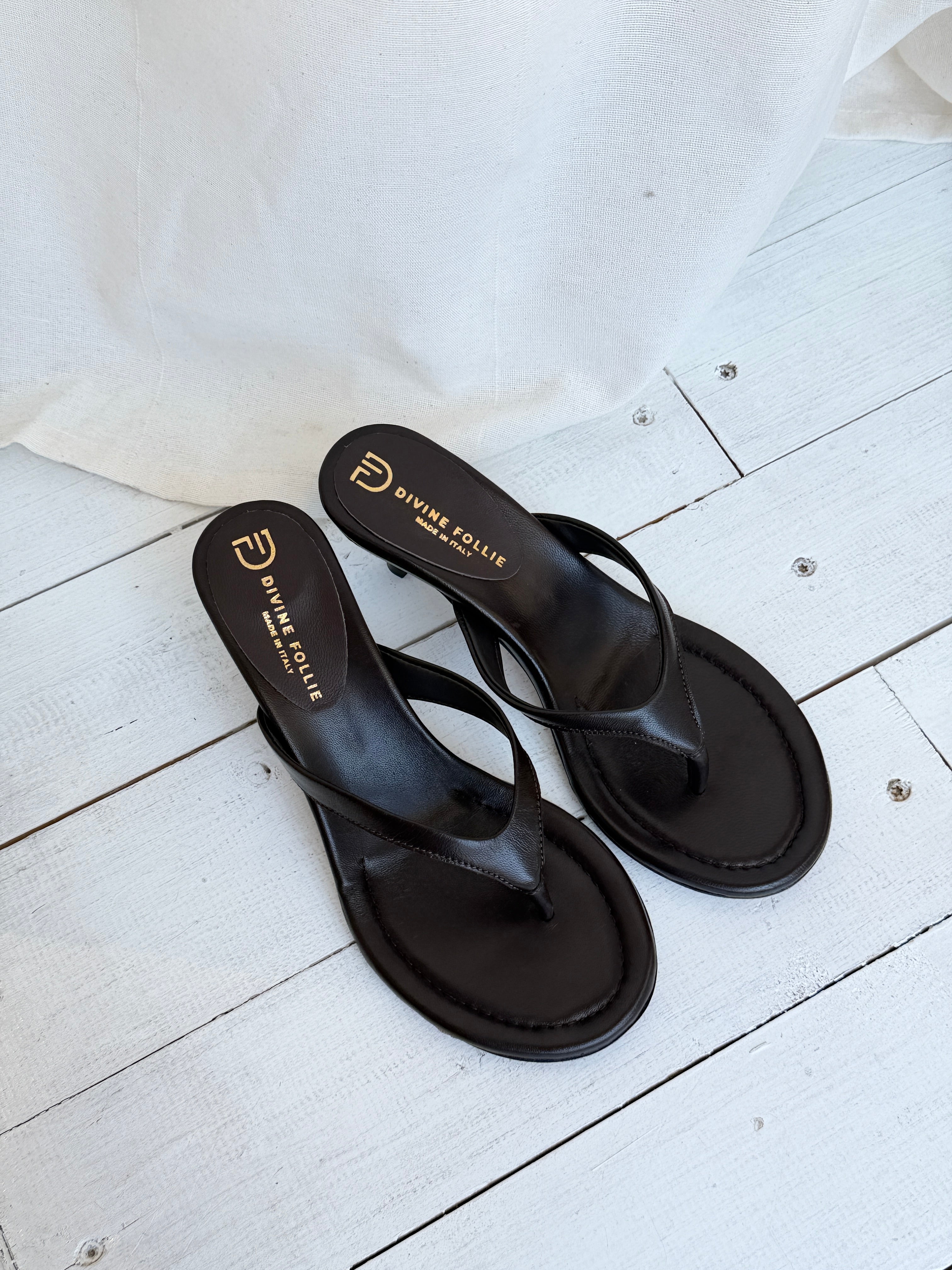 Sandali infradito con tacco kitten Divine Follie