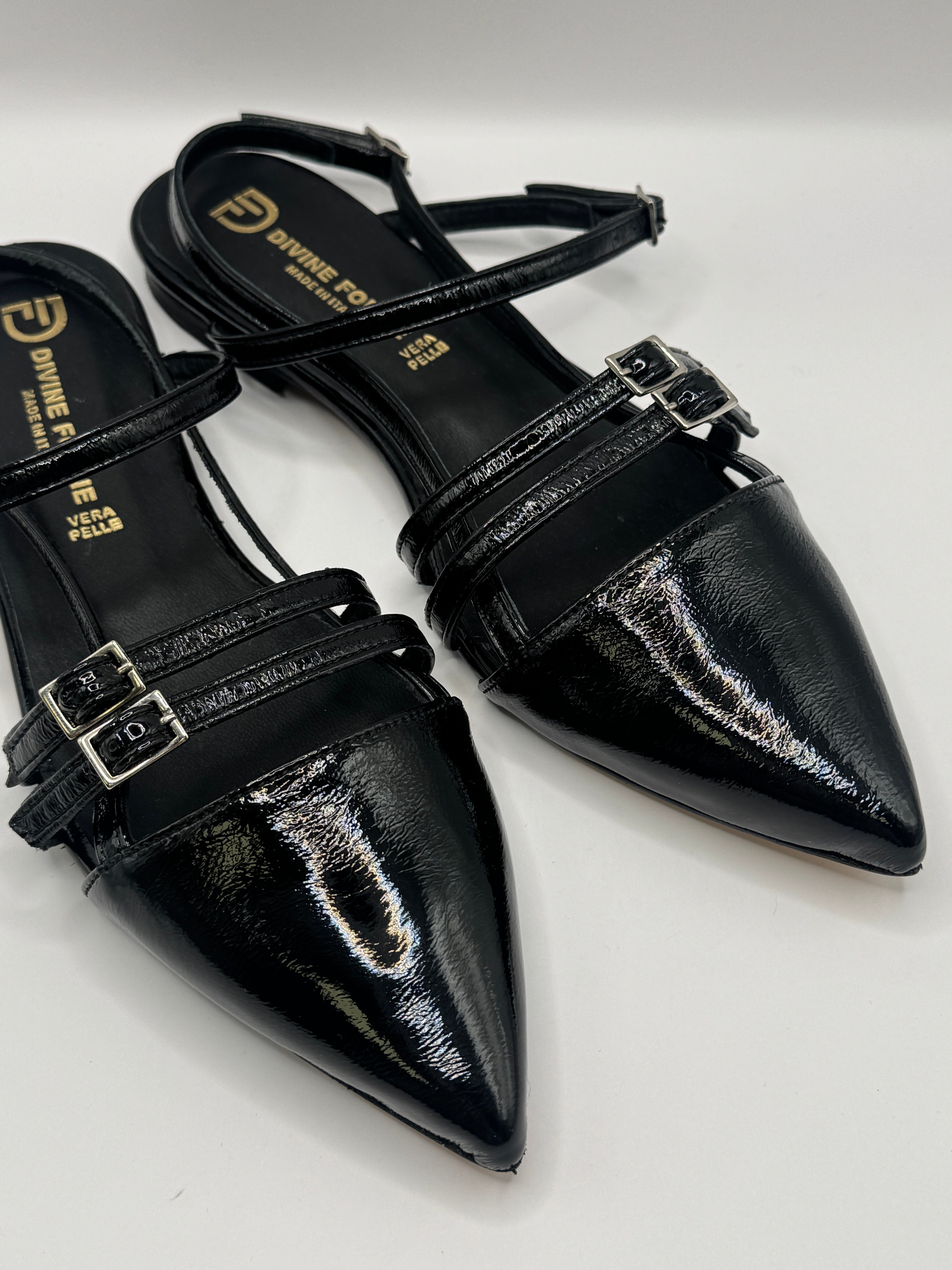 Slingback naplak con fibbie Divine Follie