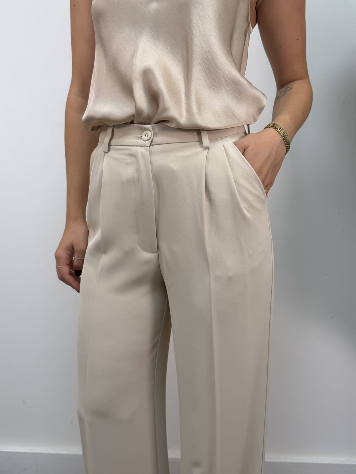 Pantalone cady gamba ampia con pinces Vicolo