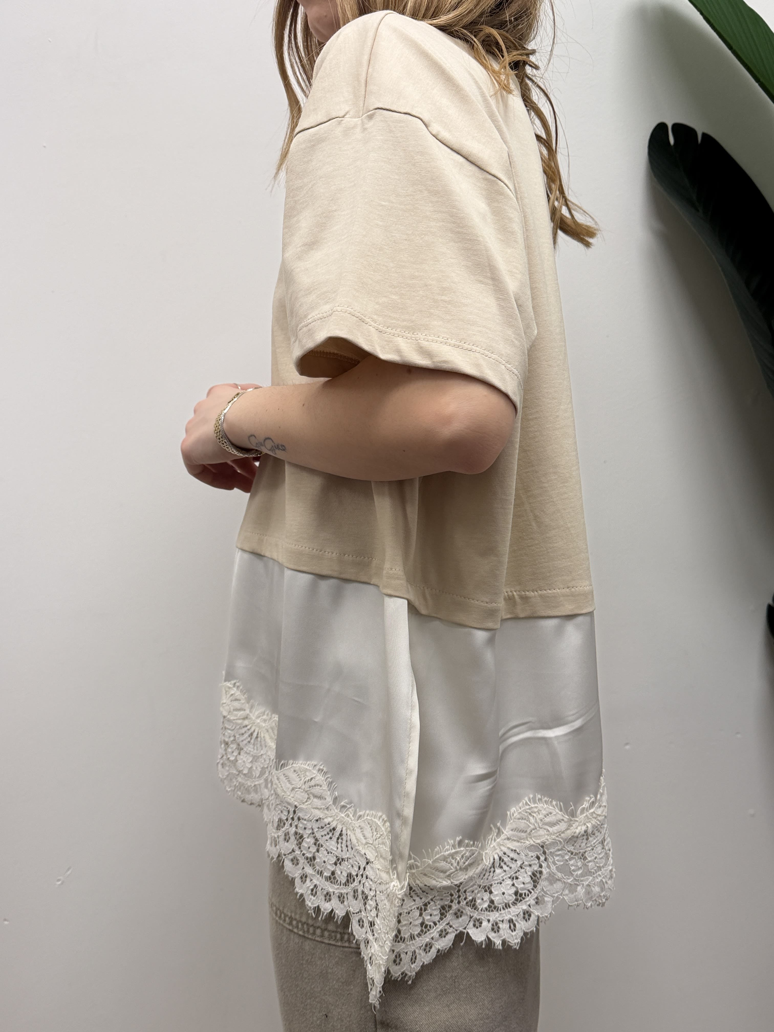 T-Shirt inserto trasversale in pizzo Dixie