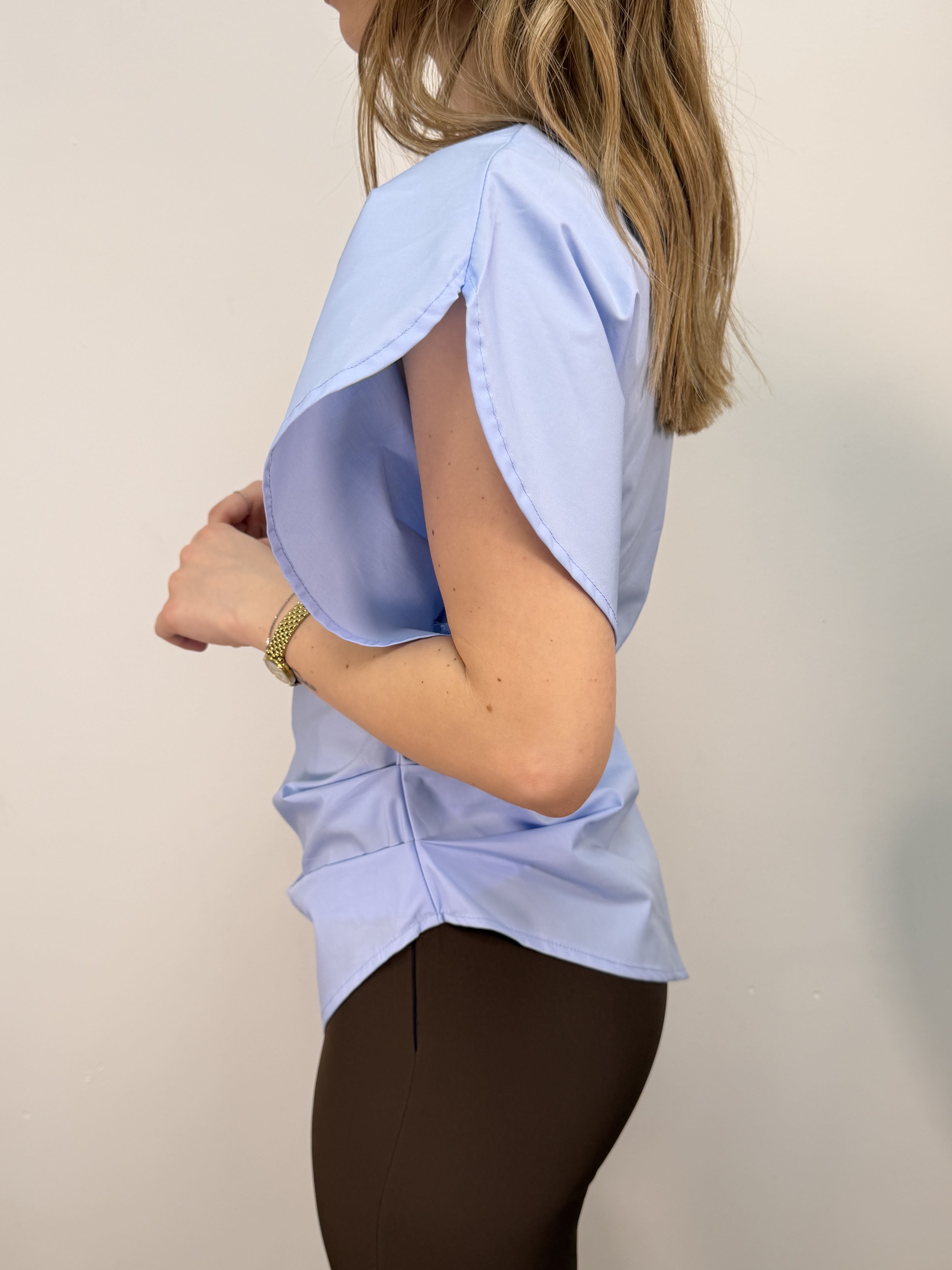 Blusa in popeline asimmetrica Have One