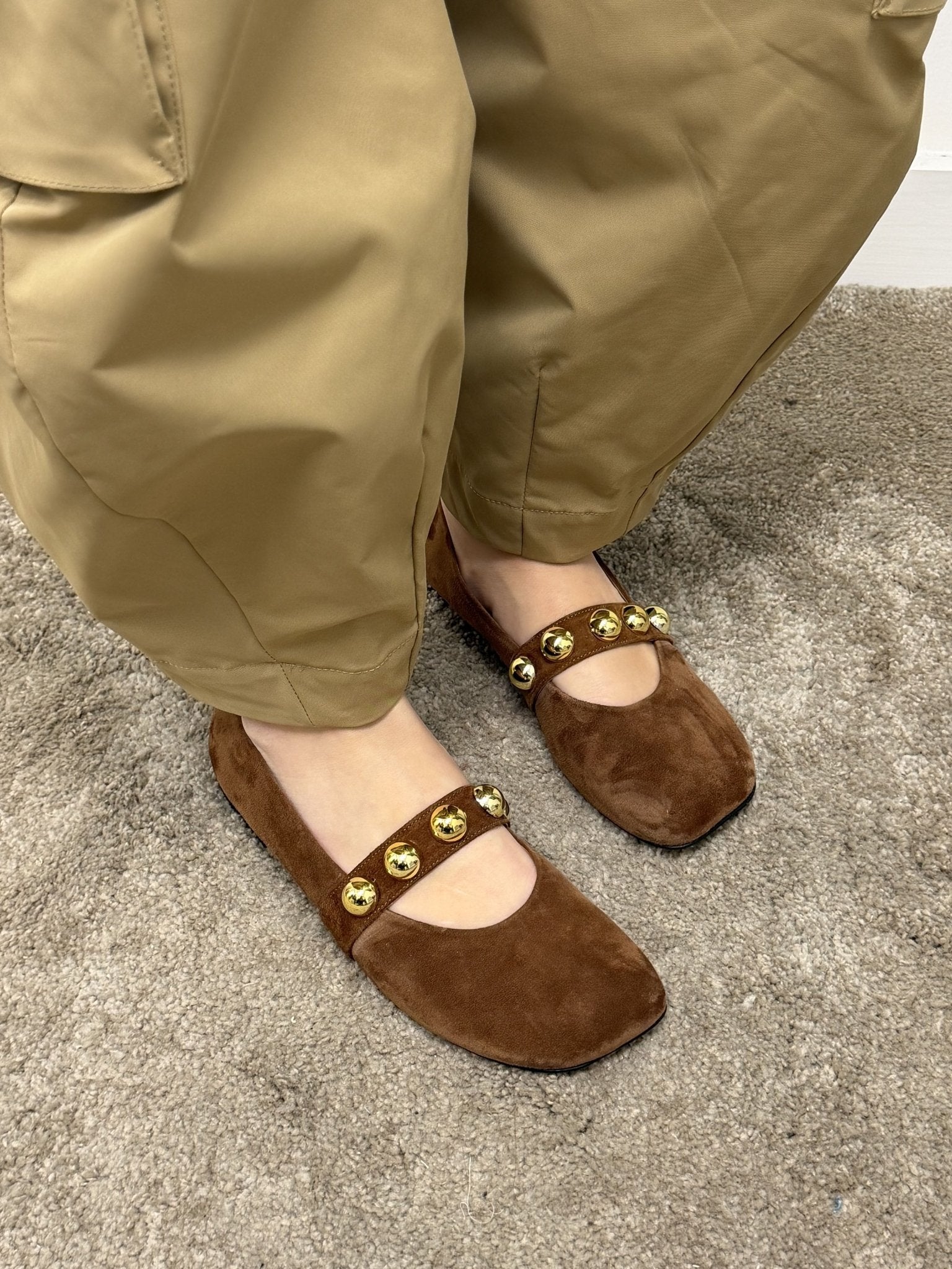 Ballerina in camoscio con fascia borchie Divine Follie - GiuGiò | Shop online