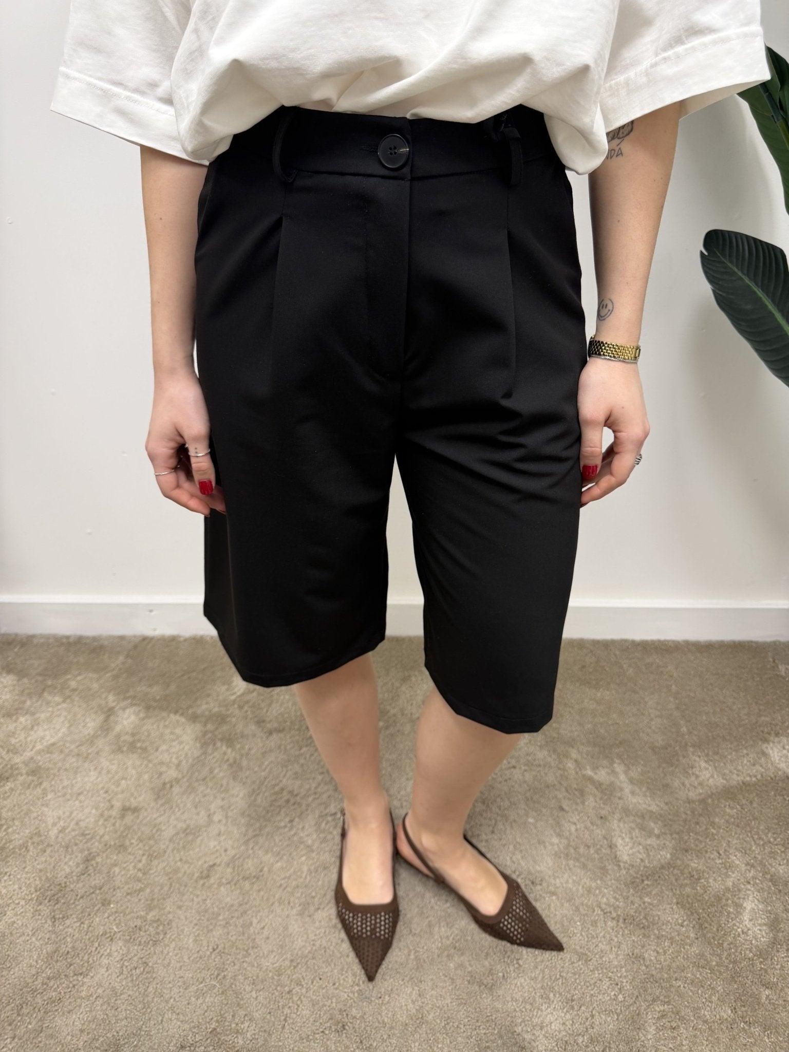 Bermuda al ginocchio con pinces MyD - GiuGiò | Shop online