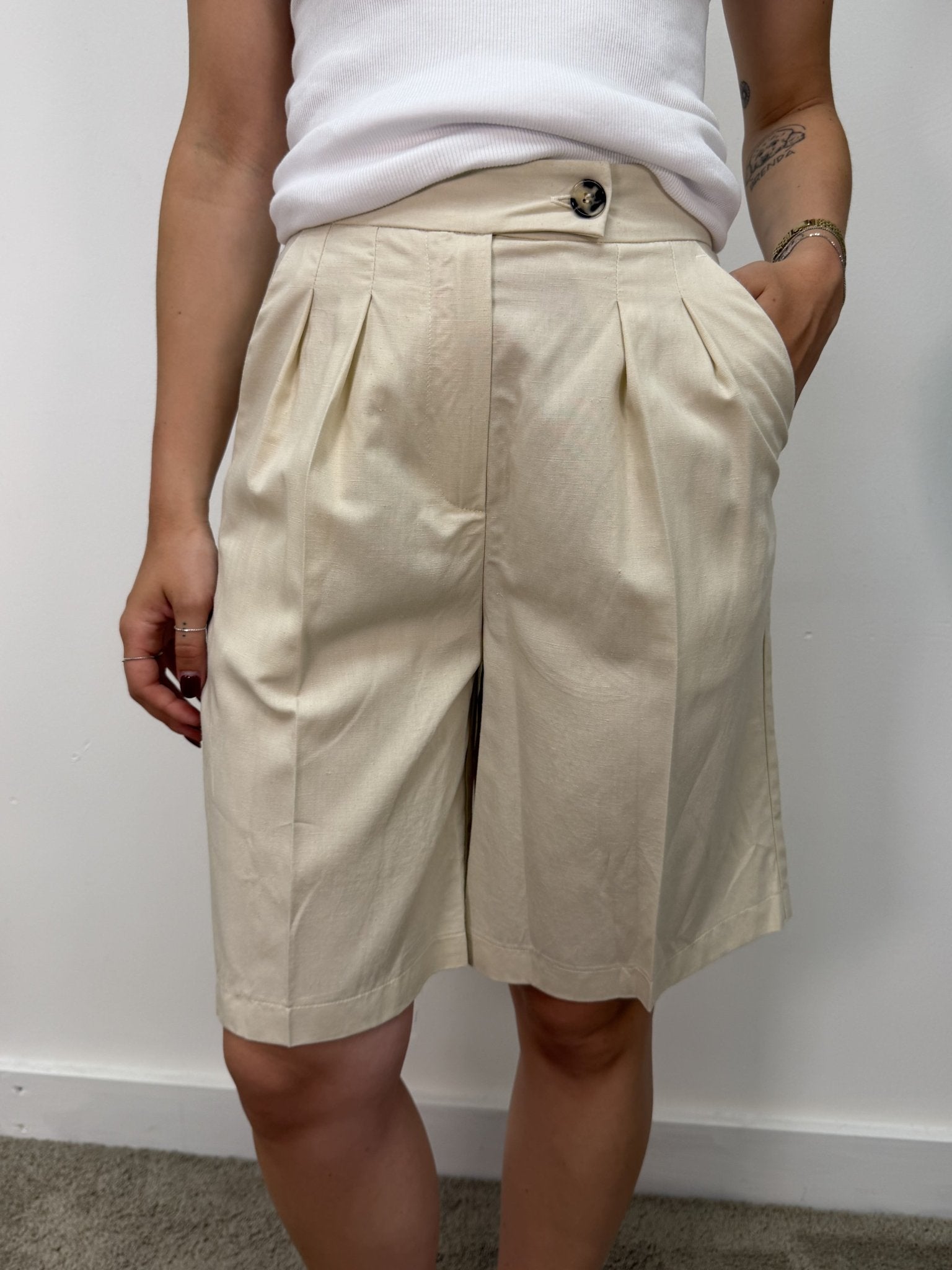 Bermuda con pinces in misto lino VICOLO - GiuGiò | Shop online