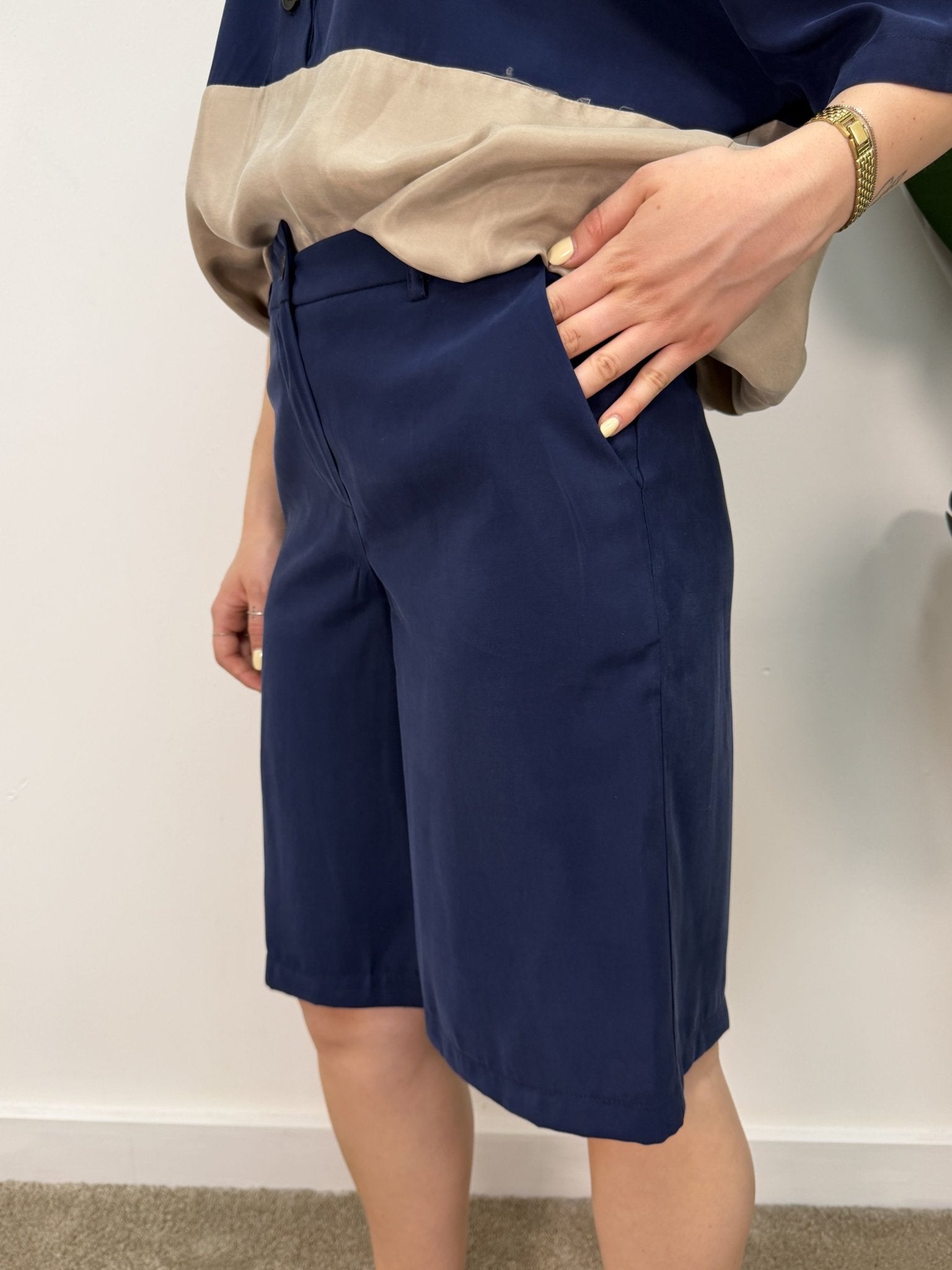 Bermuda in cupro Tensione In - GiuGiò | Shop online