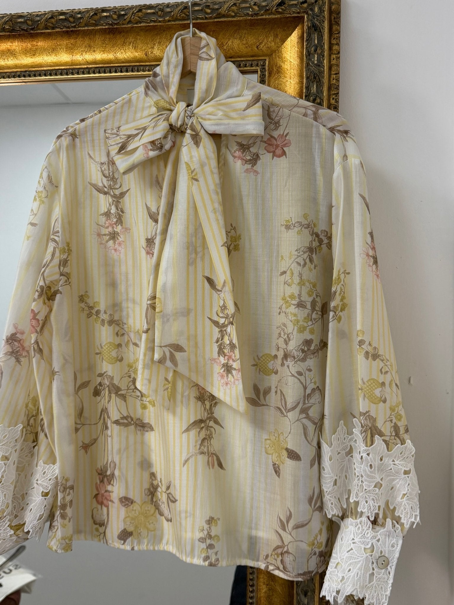 Blusa floreale con fiocco e ricami sul polso Susy Mix - GiuGiò | Shop online